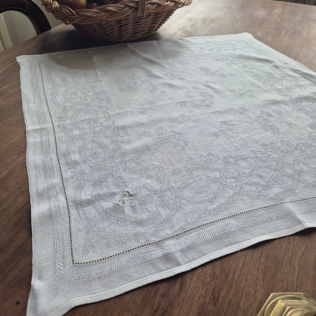 2x Antike Servietten / Mitteldecke  weiß Damast Baumwolle 57x57cm Monogramm C.J. 🤍
