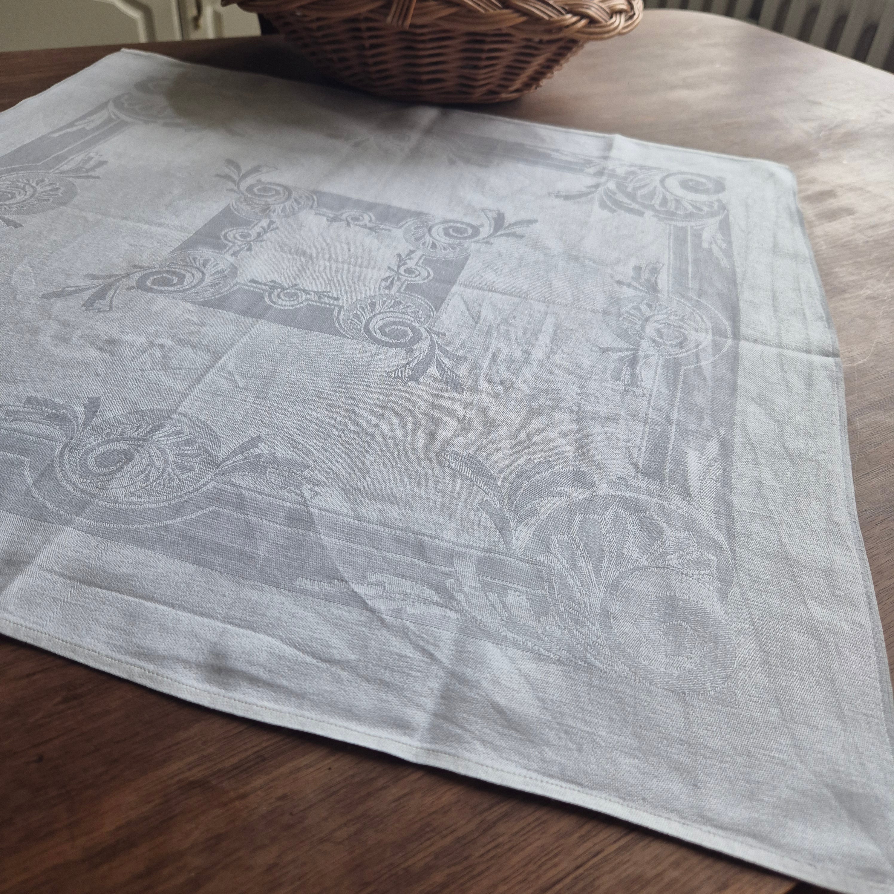 Antike Serviette / Mitteldecke weiß Damast Baumwolle 58x58cm 🤍