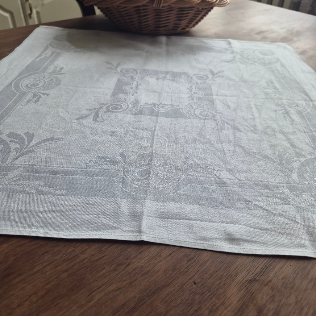 Antike Serviette / Mitteldecke weiß Damast Baumwolle 58x58cm 🤍