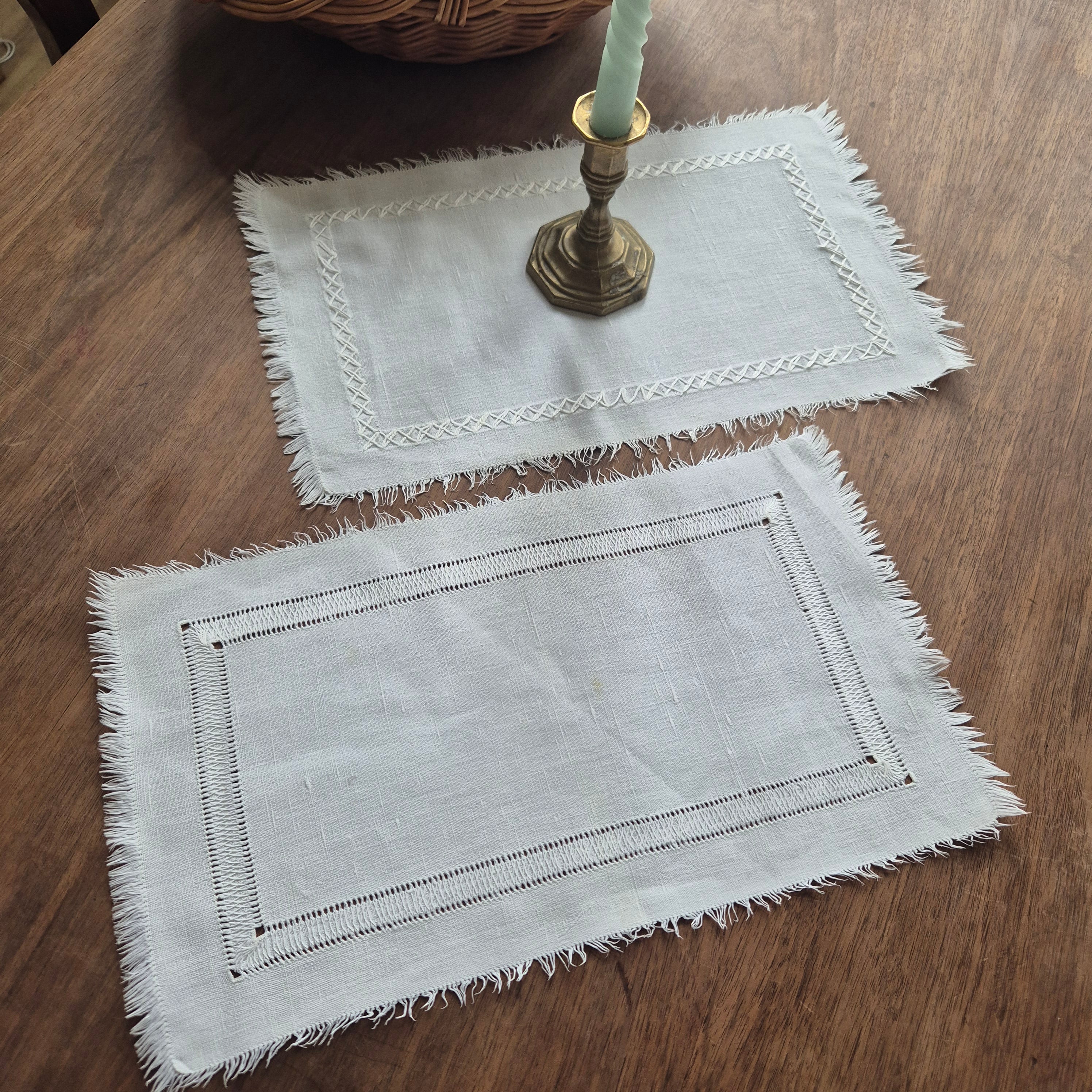2x antike Zierdeckchen weiß Tischdecke 38x22cm mit Flecken! 🤍