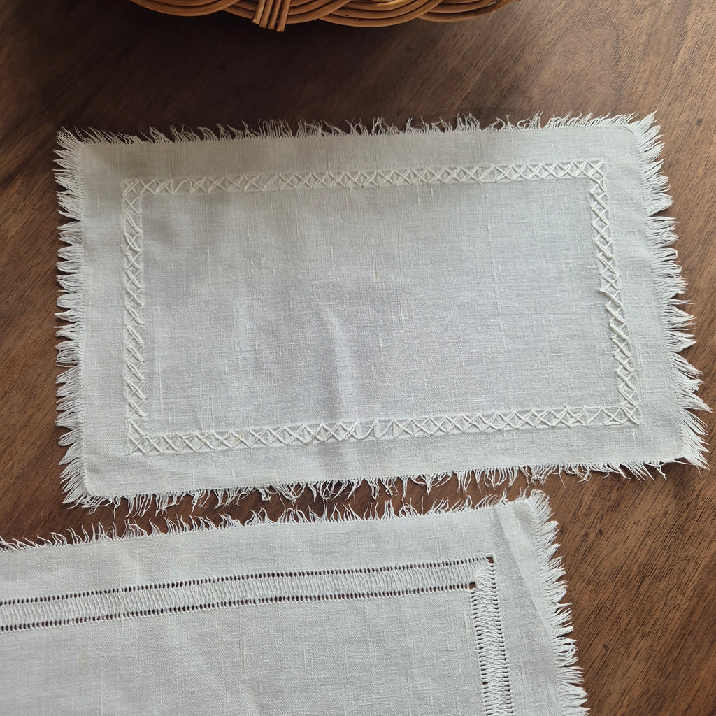 2x antike Zierdeckchen weiß Tischdecke 38x22cm mit Flecken! 🤍