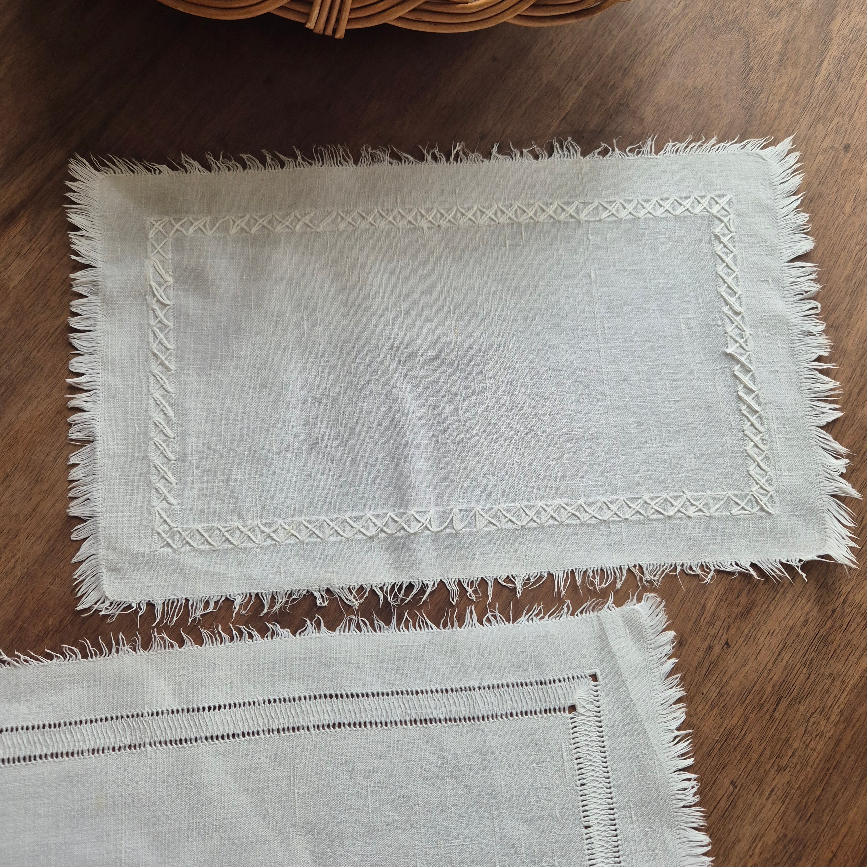 2x antike Zierdeckchen weiß Tischdecke 38x22cm mit Flecken! 🤍