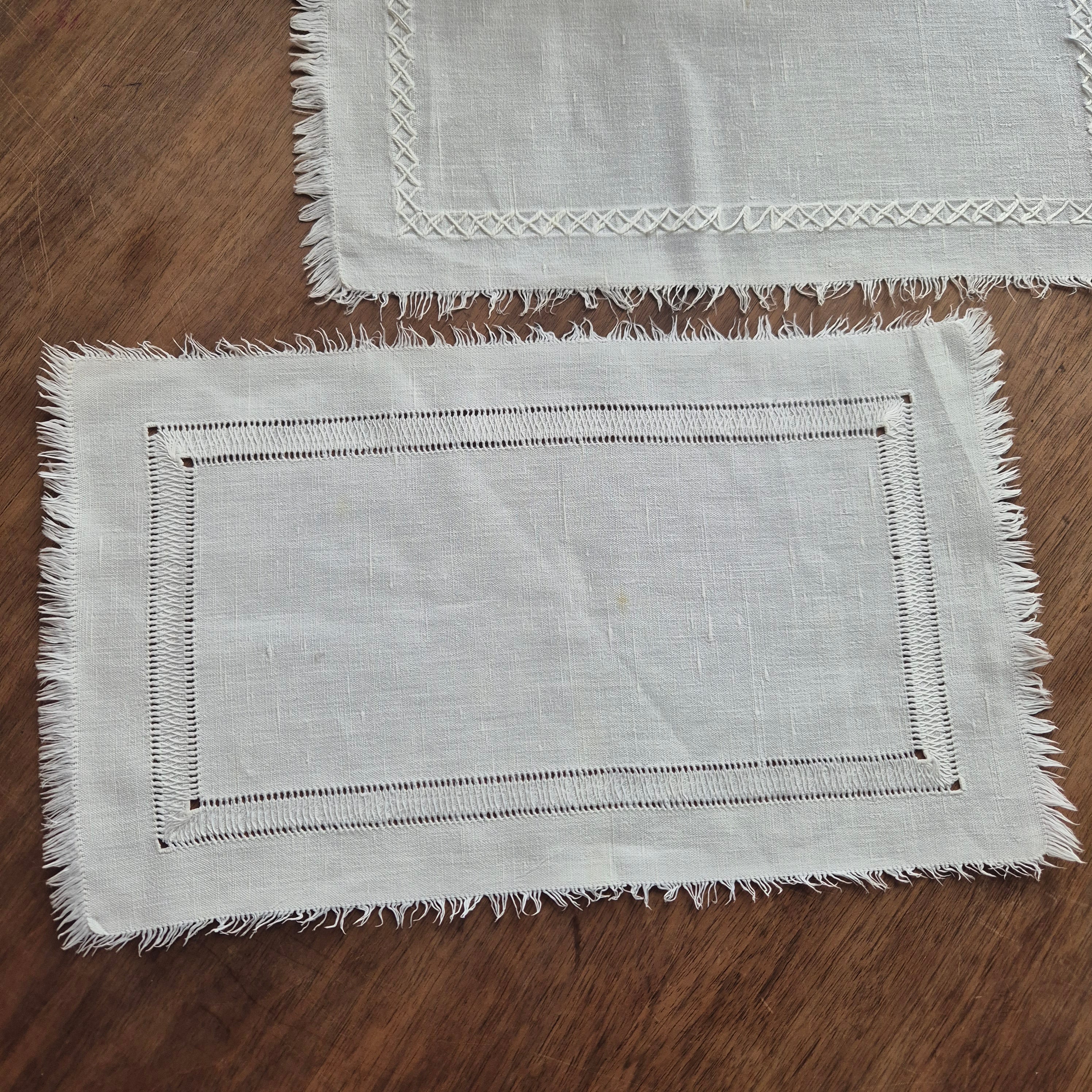 2x antike Zierdeckchen weiß Tischdecke 38x22cm mit Flecken! 🤍