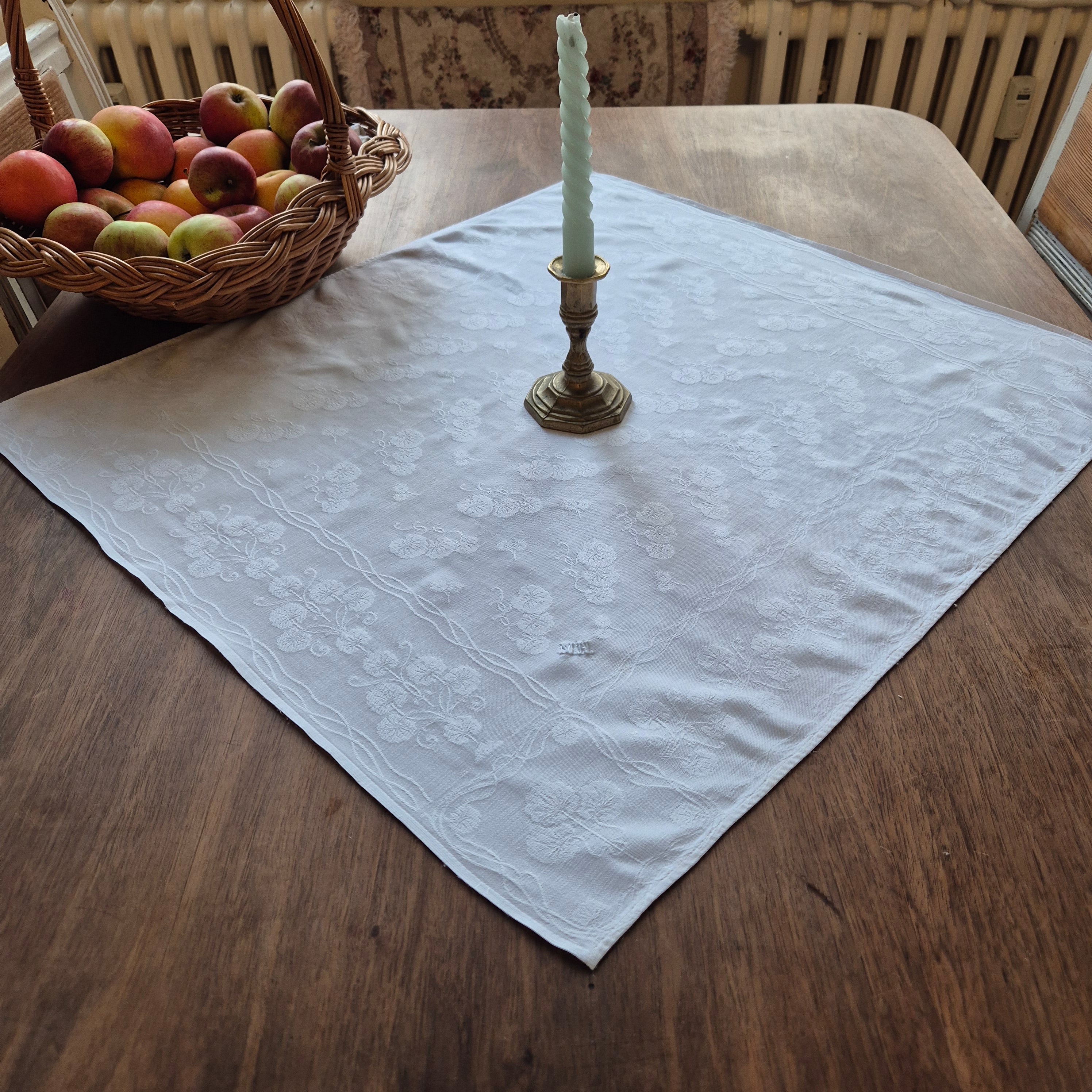Antike Serviette / Mitteldecke weiß Damast Baumwolle 63x58cm Monogramm M.H. 🤍