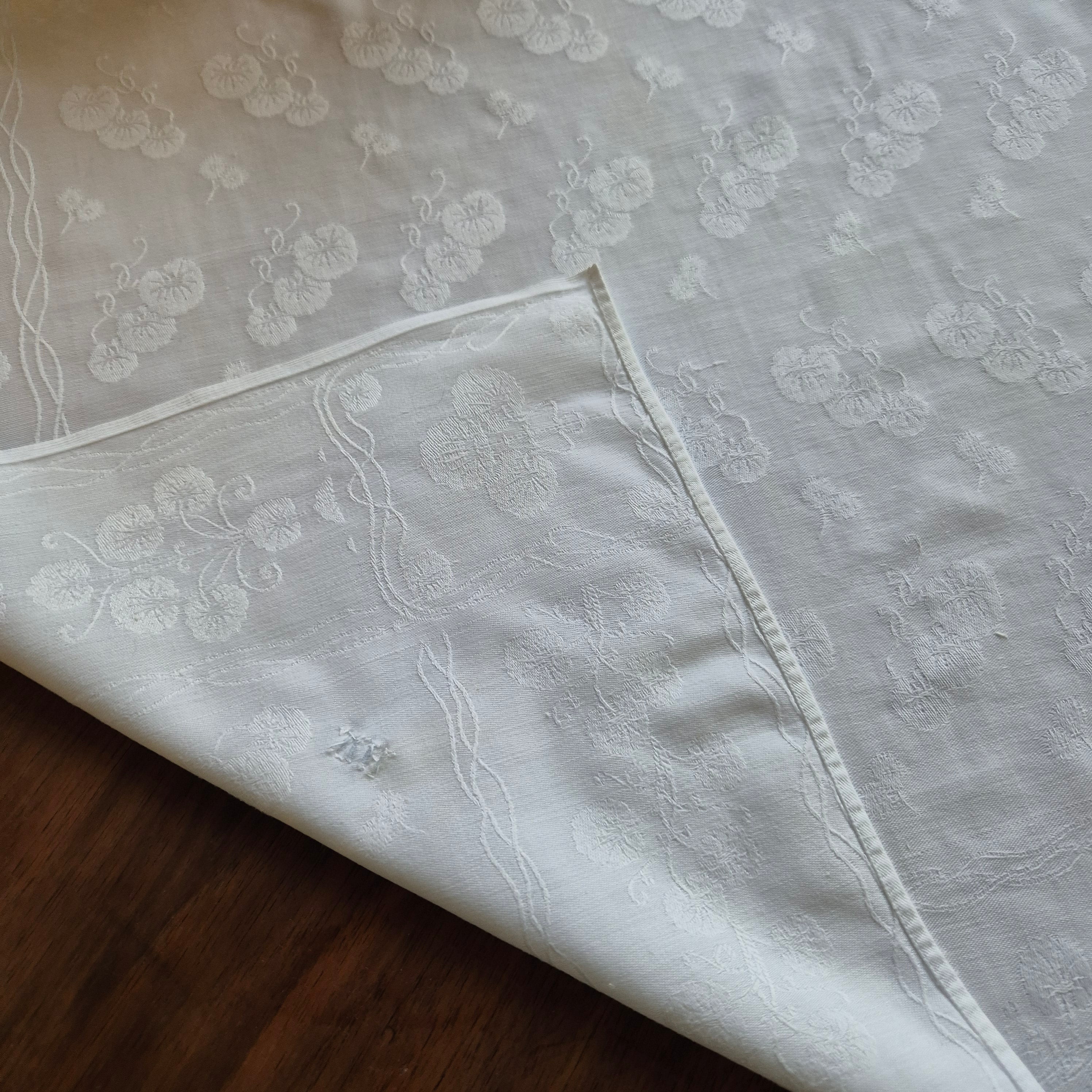 Antike Serviette / Mitteldecke weiß Damast Baumwolle 63x58cm Monogramm M.H. 🤍
