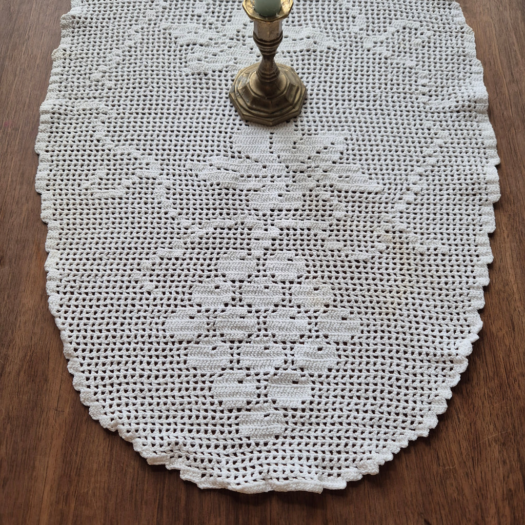 Antikes gehäkeltes Zierdeckchen weiß 43x73cm Handarbeit Traubenmotiv 🤍