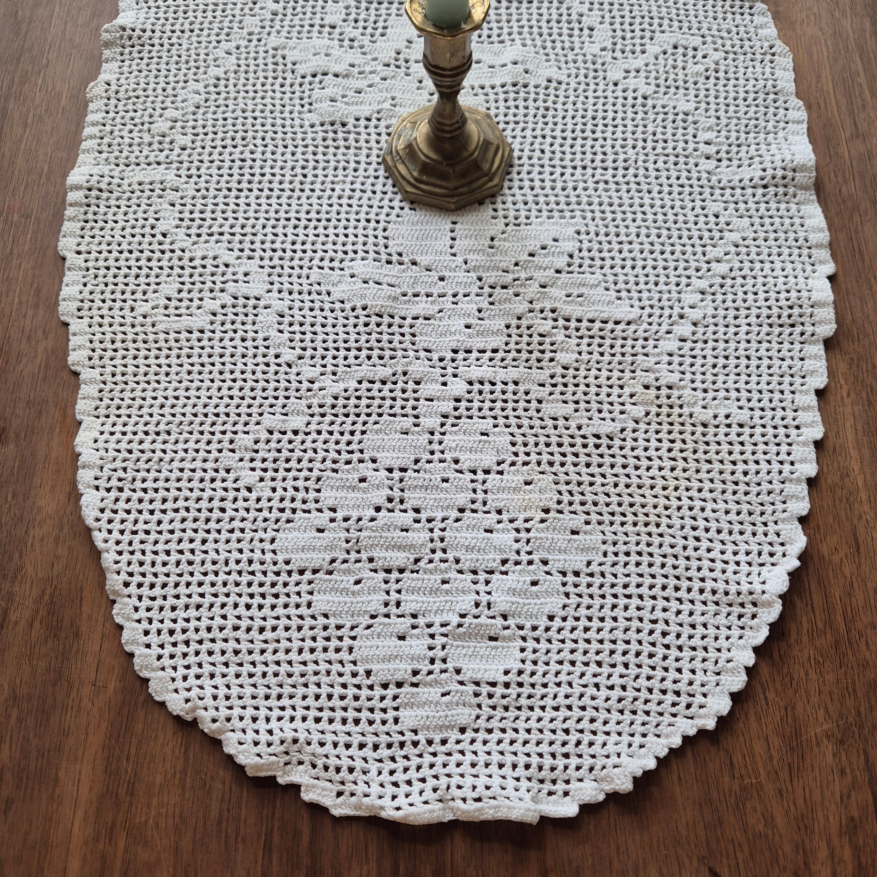 Antikes gehäkeltes Zierdeckchen weiß 43x73cm Handarbeit Traubenmotiv 🤍