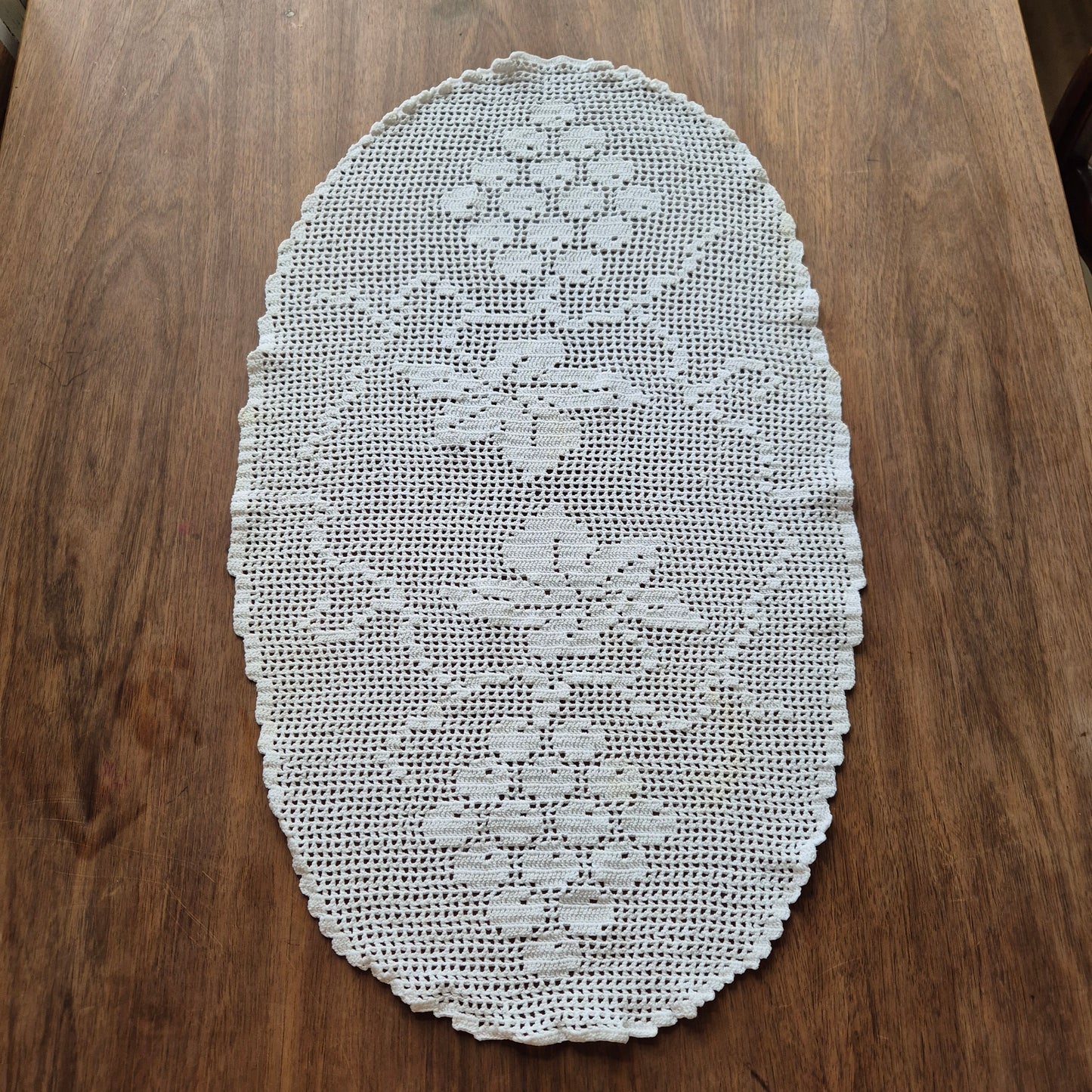 Antikes gehäkeltes Mitteldeckchen Tischdecke weiß French 43x73cm Handarbeit Traubenmotiv