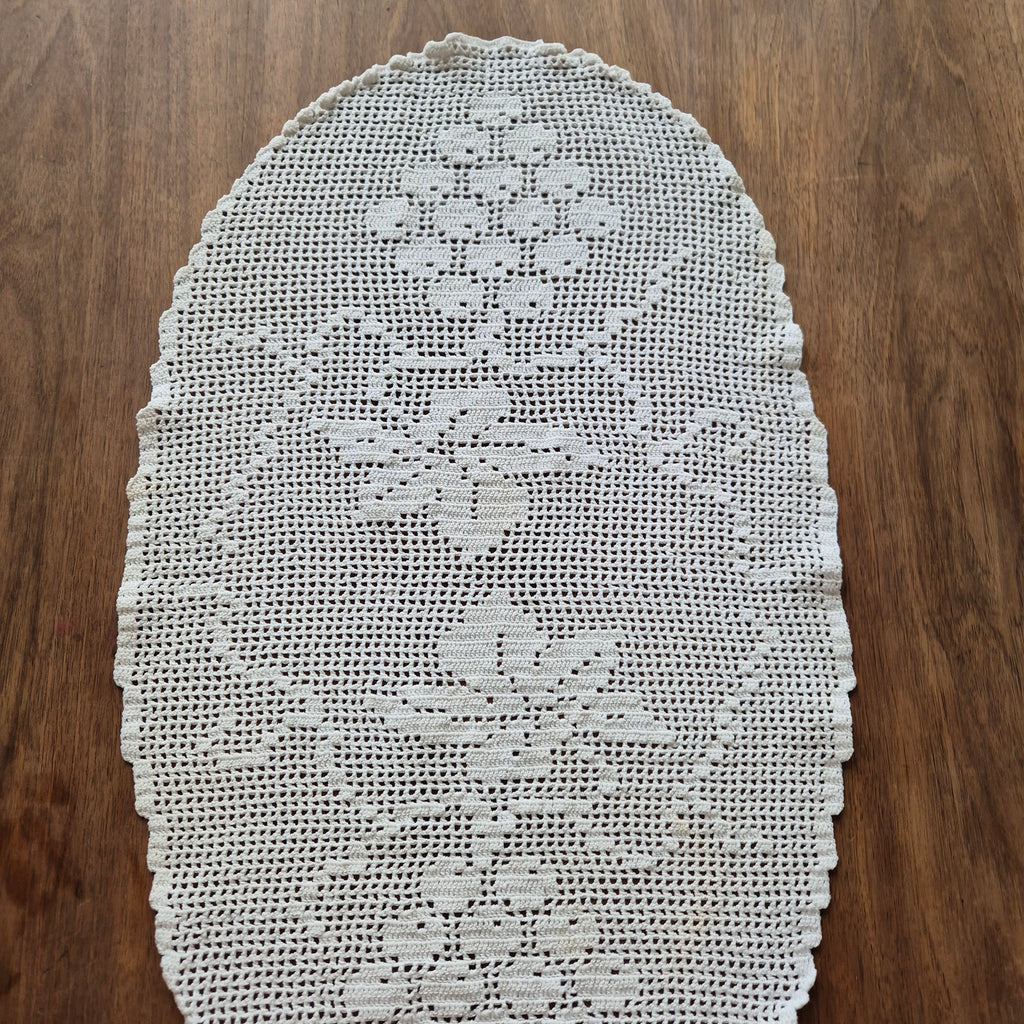 Antikes gehäkeltes Zierdeckchen weiß 43x73cm Handarbeit Traubenmotiv 🤍