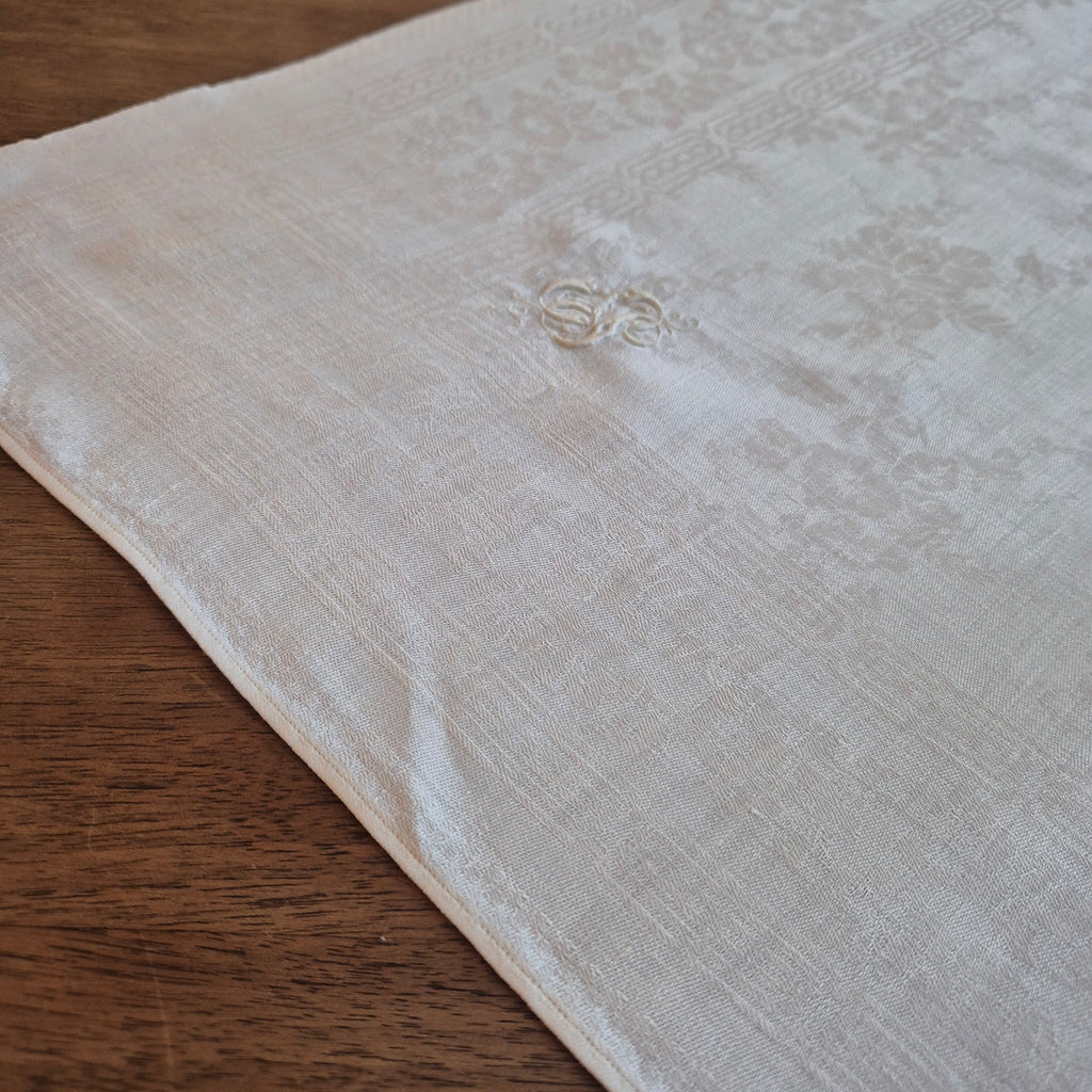 Antike Serviette / Mitteldecke weiß Damast Baumwolle 67x73cm Monogramm S.S. 🤍