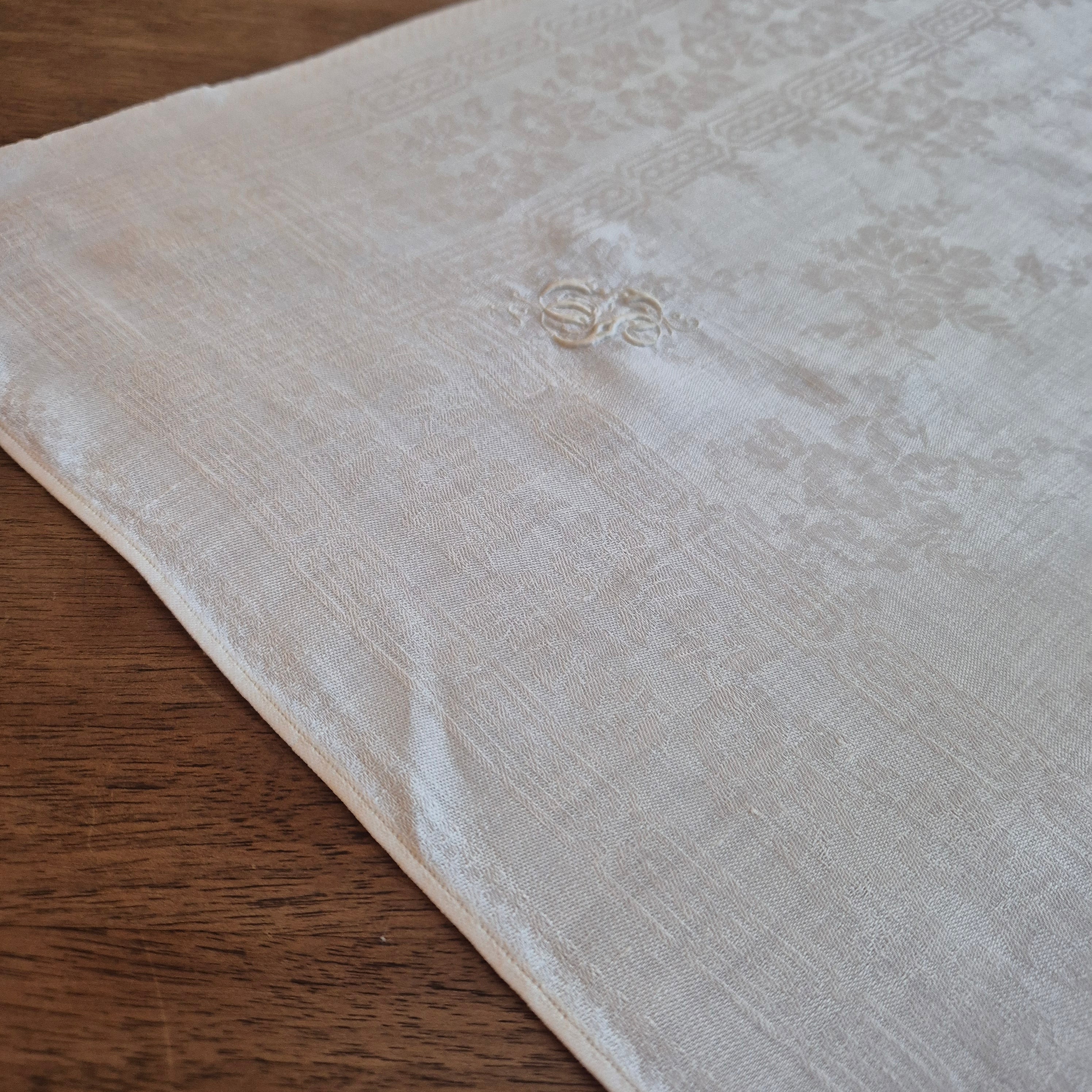 Antike Serviette / Mitteldecke weiß Damast Baumwolle 67x73cm Monogramm S.S. 🤍