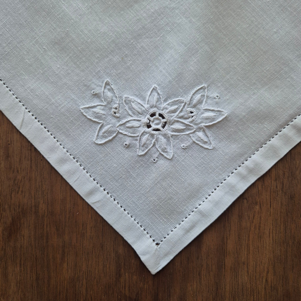 Antike Mitteldecke / Serviette weiß Baumwolle 44x43cm 🤍