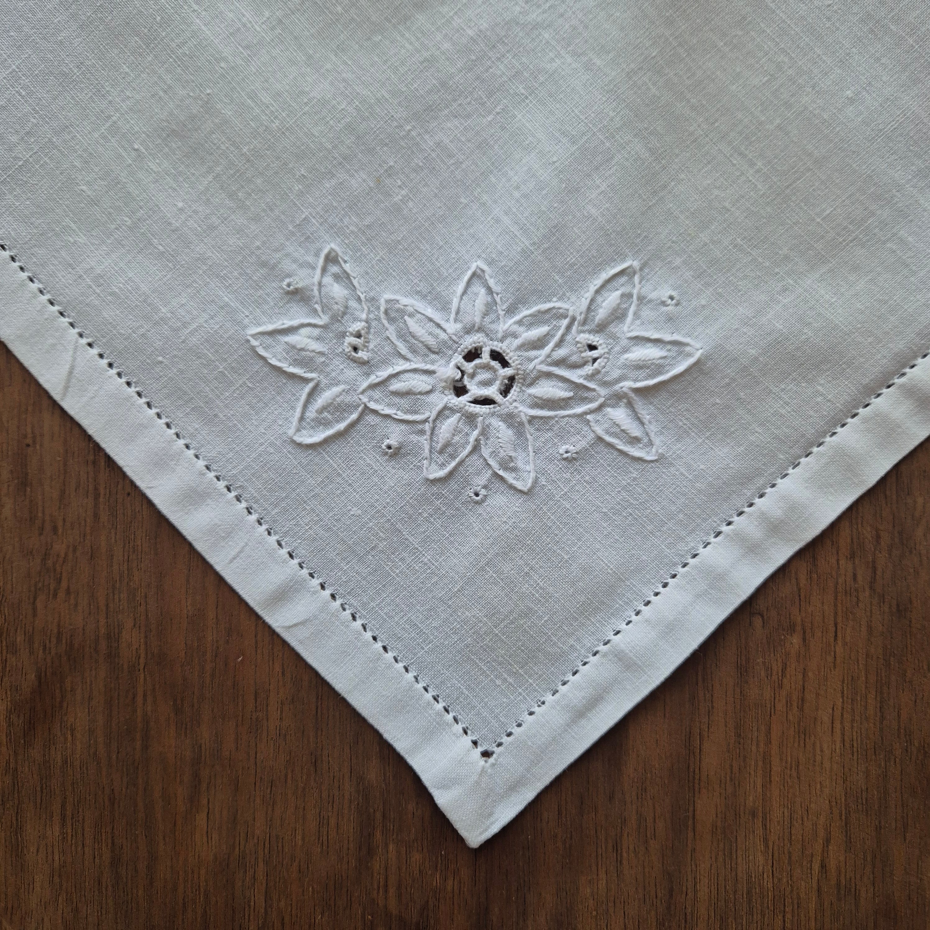 Antike Mitteldecke / Serviette weiß Baumwolle 44x43cm 🤍