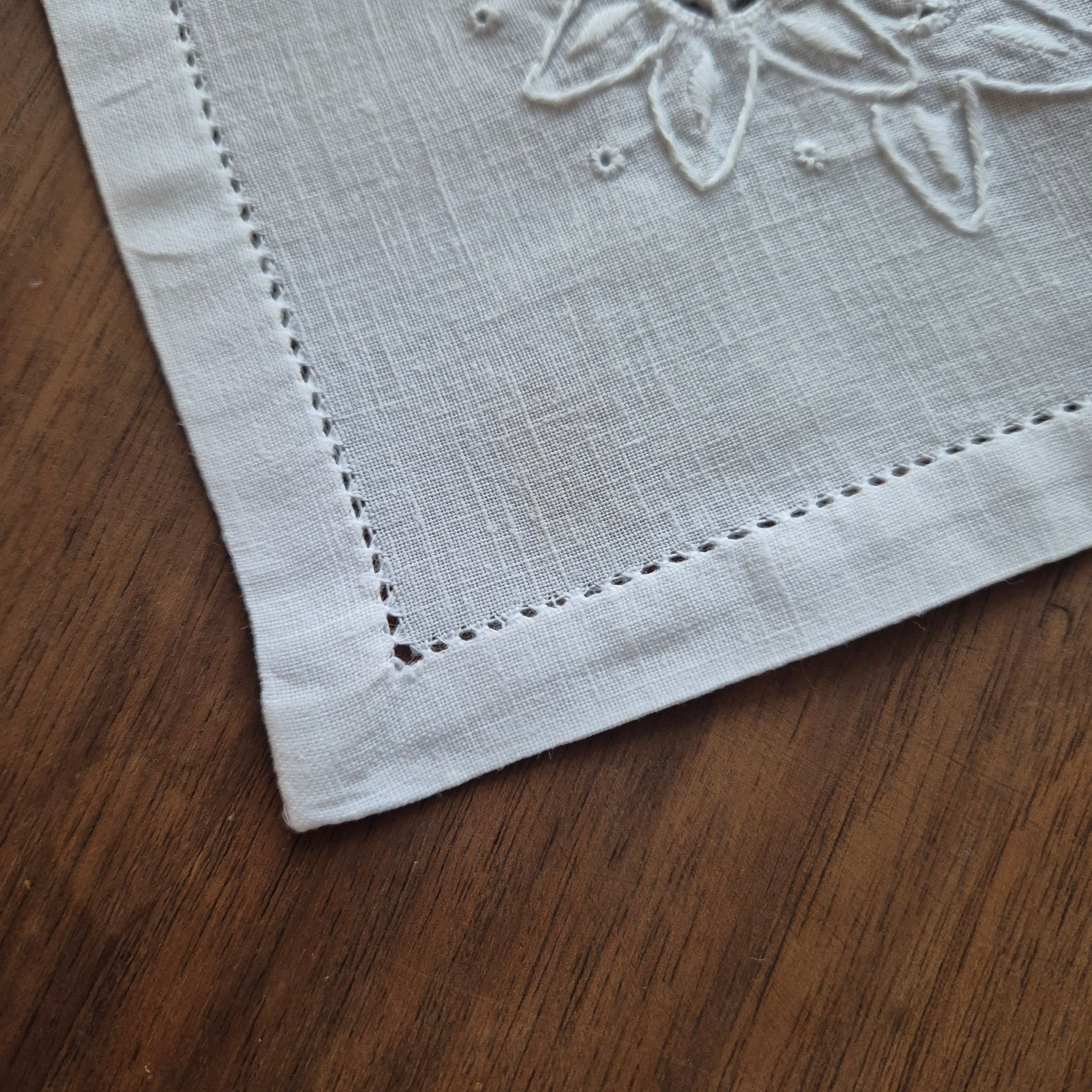 Antike Mitteldecke / Serviette weiß Baumwolle 44x43cm 🤍