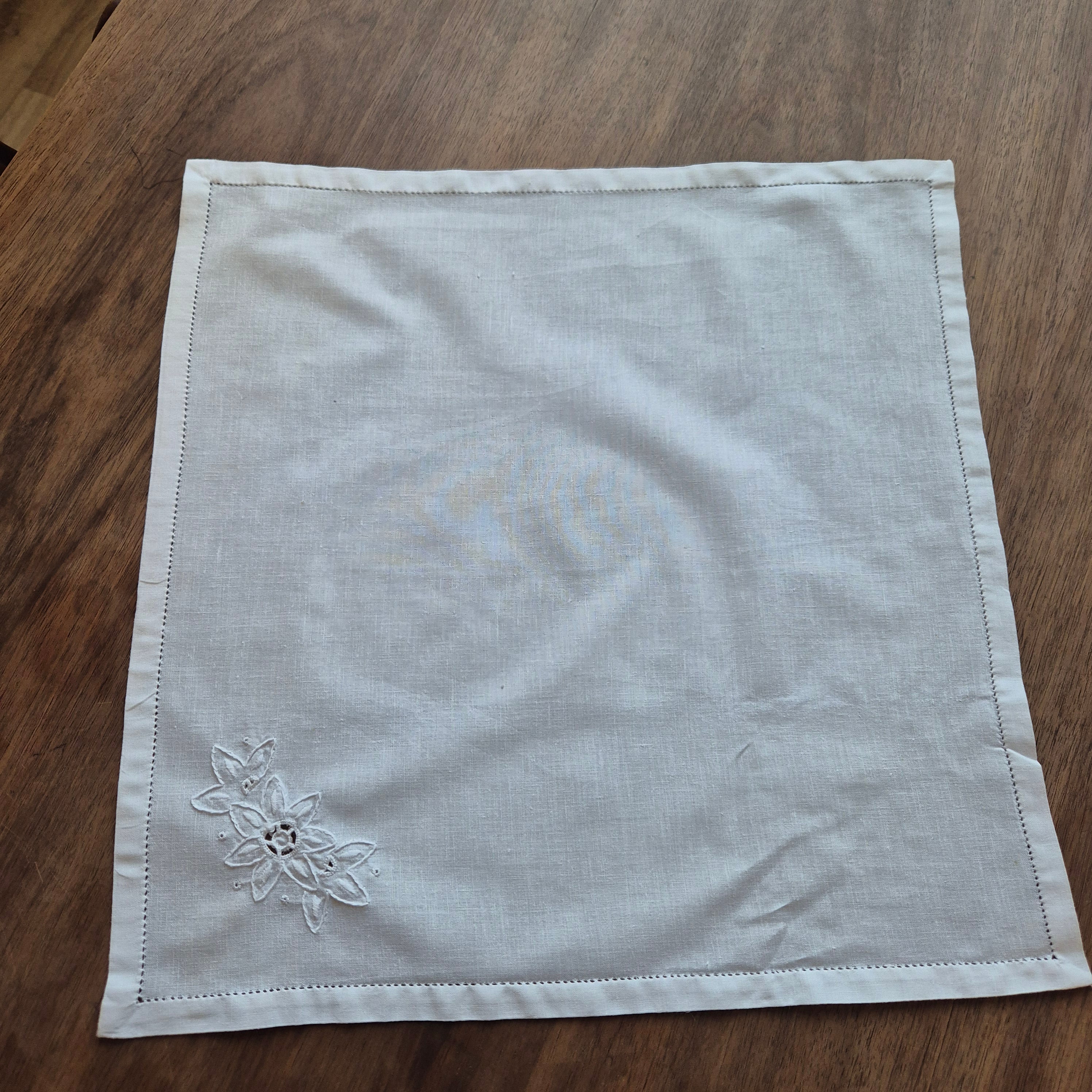 Antike Mitteldecke / Serviette weiß Baumwolle 44x43cm 🤍