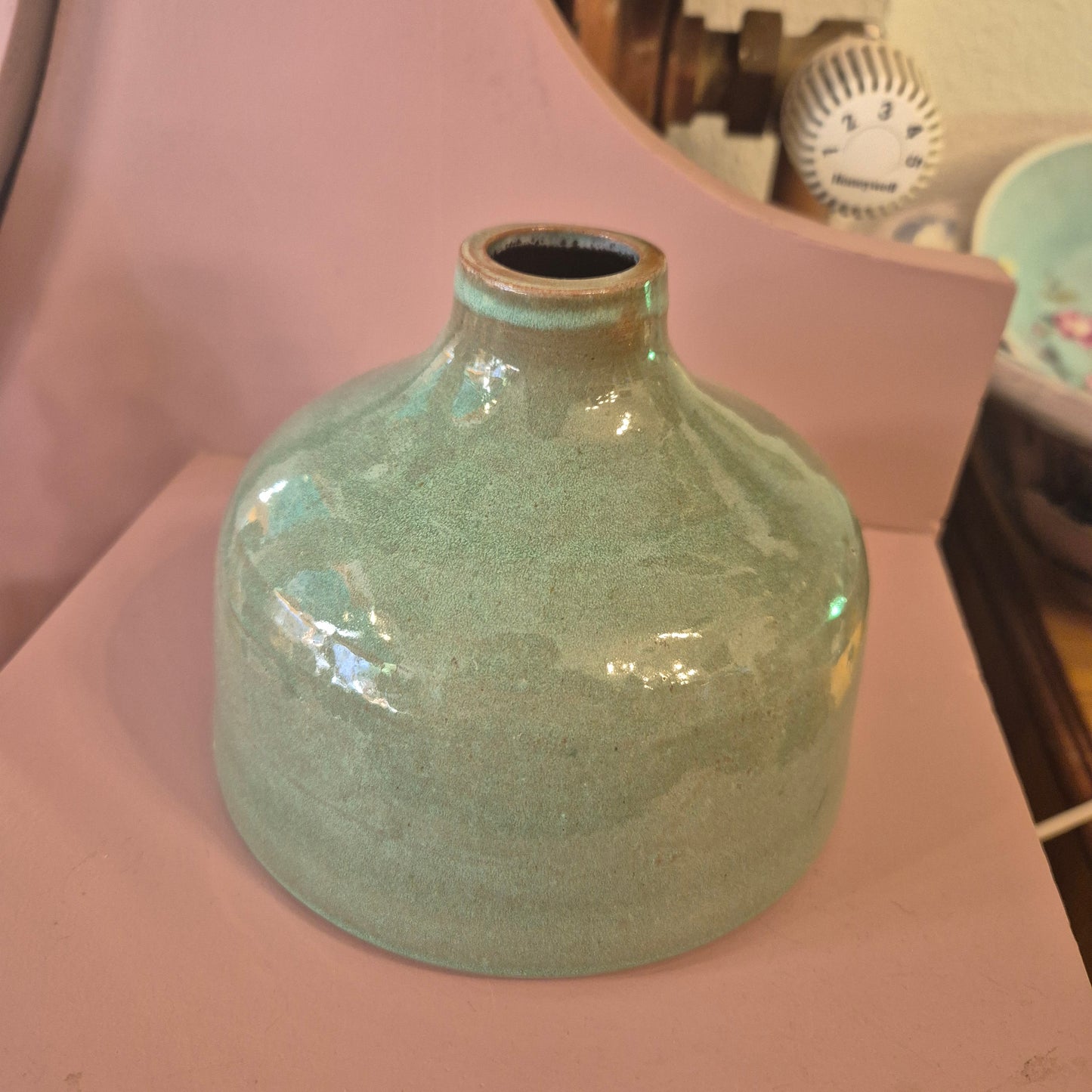 Antike Steingut Keramik Vase Pastellgrün Handgemacht Vintage