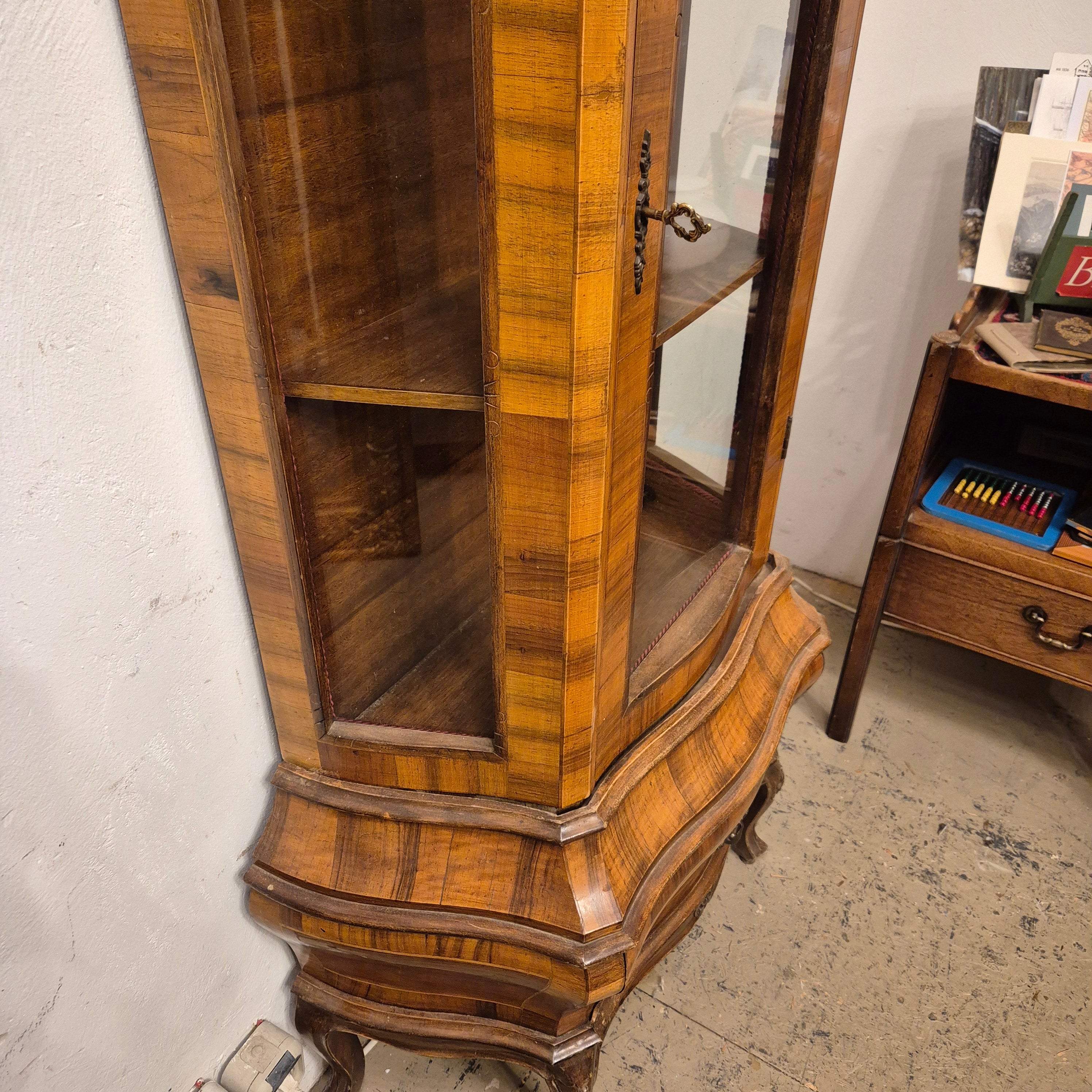 Antike Vitrine Barock Stil Glasschrank braun mit Schublade