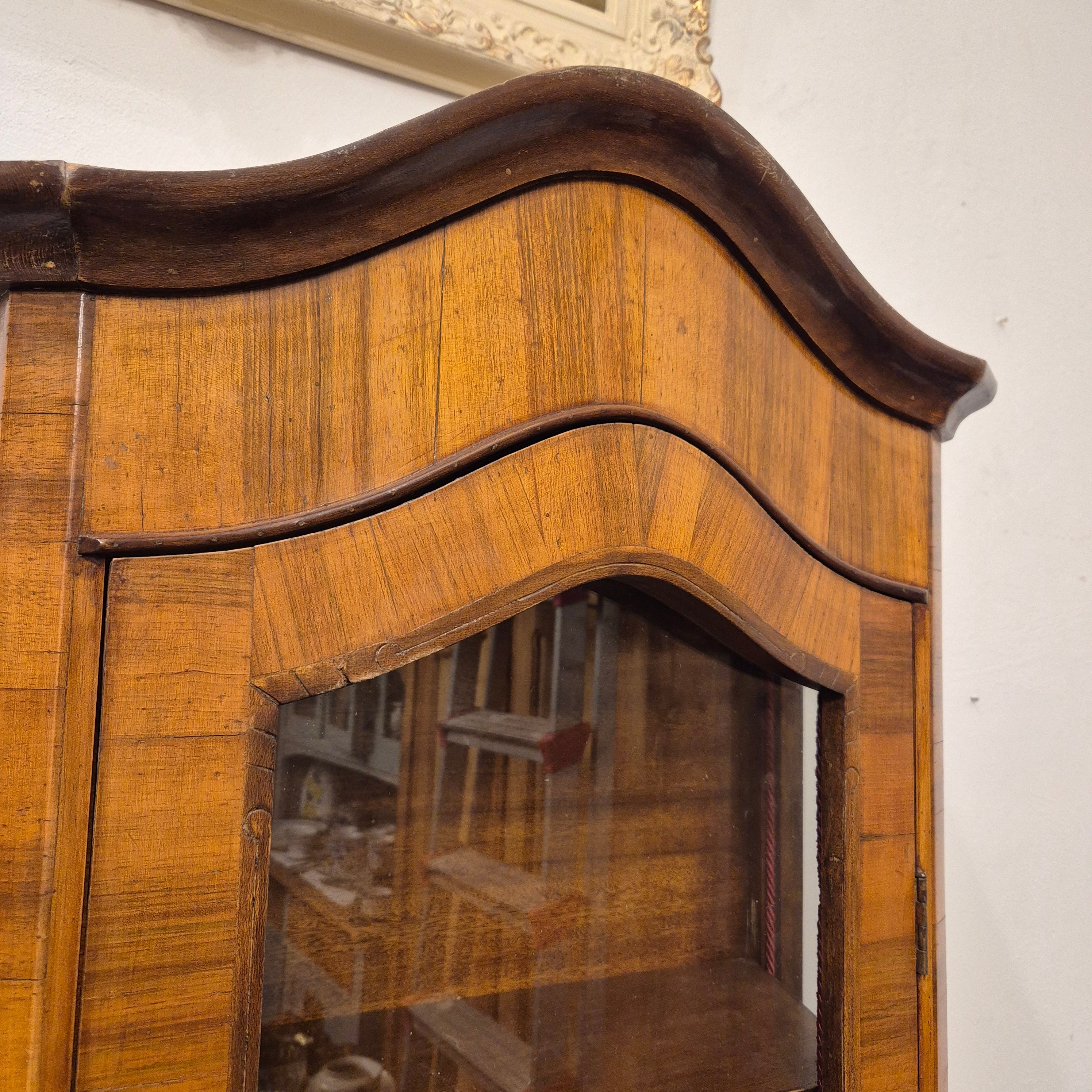 Antike Vitrine Barock Stil Glasschrank braun mit Schublade