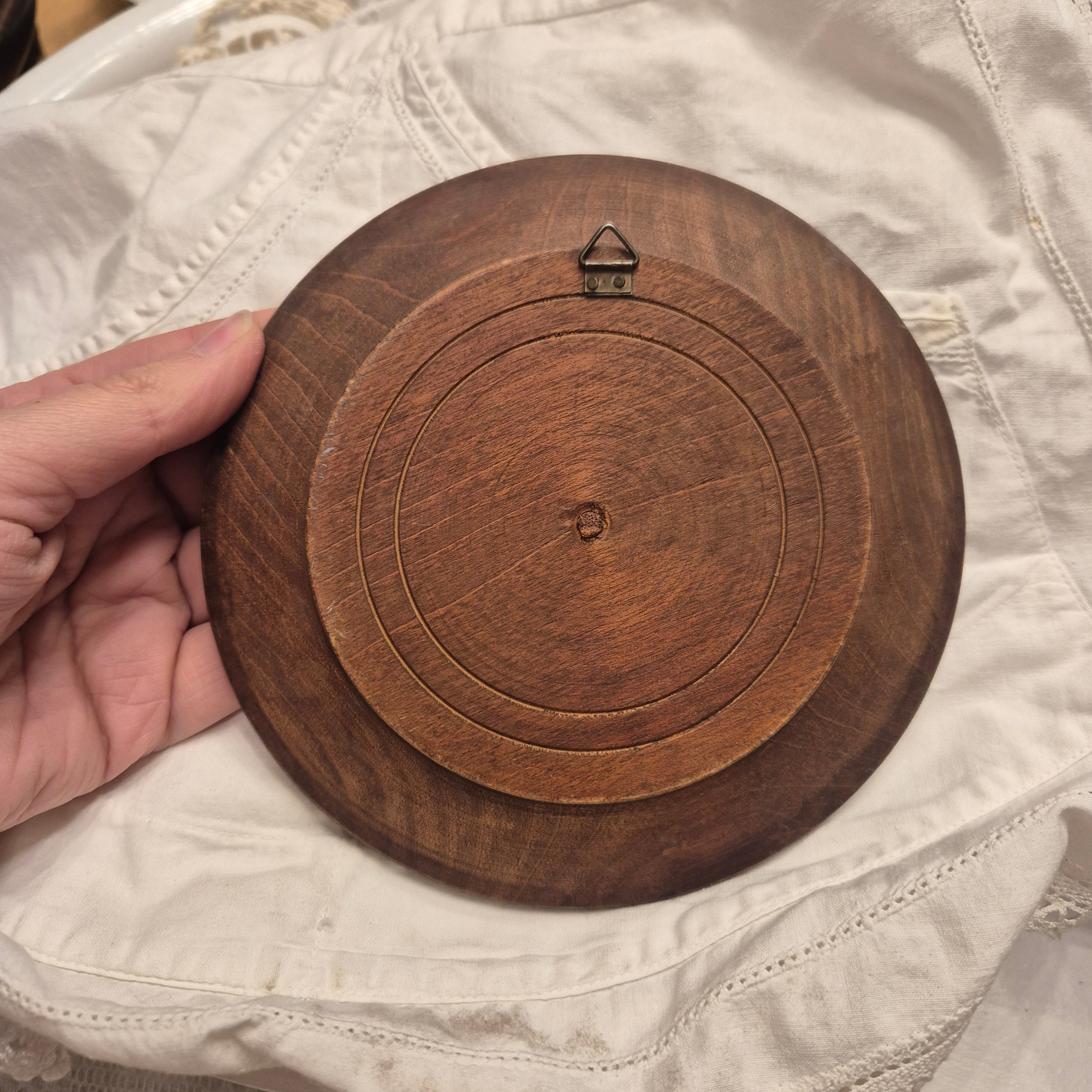 Antikes handgemachtes traditionelles Bild Tanzende Frauen Wandteller Holz