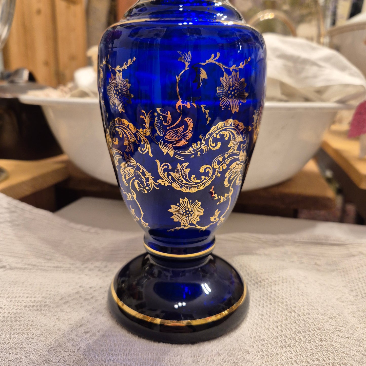 Wunderschöne alte blaue Vintage Glas Vase blau mit gold Ornamenten