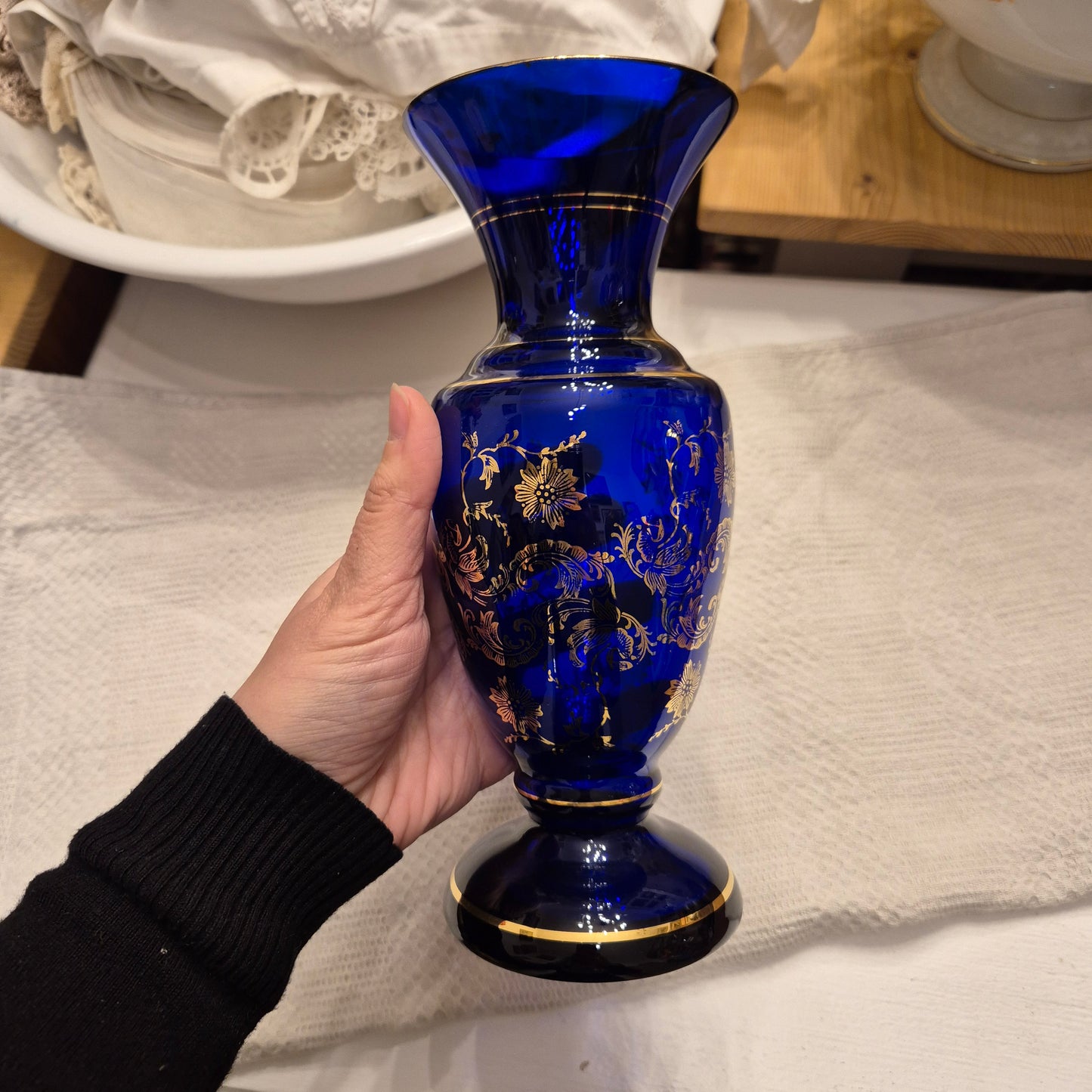 Wunderschöne alte blaue Vintage Glas Vase blau mit gold Ornamenten