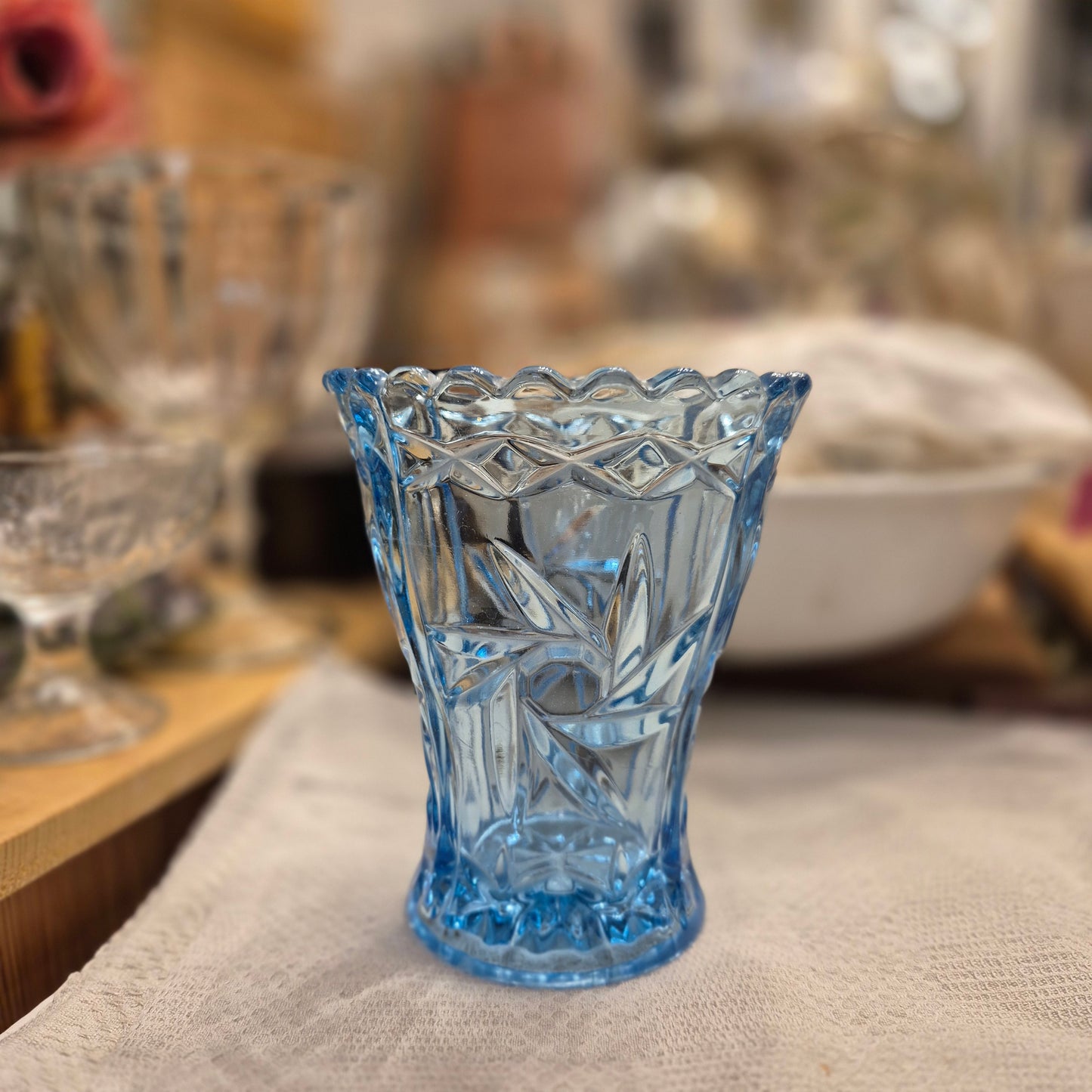 Wunderschöne alte hellblaue Vintage Glas Vase