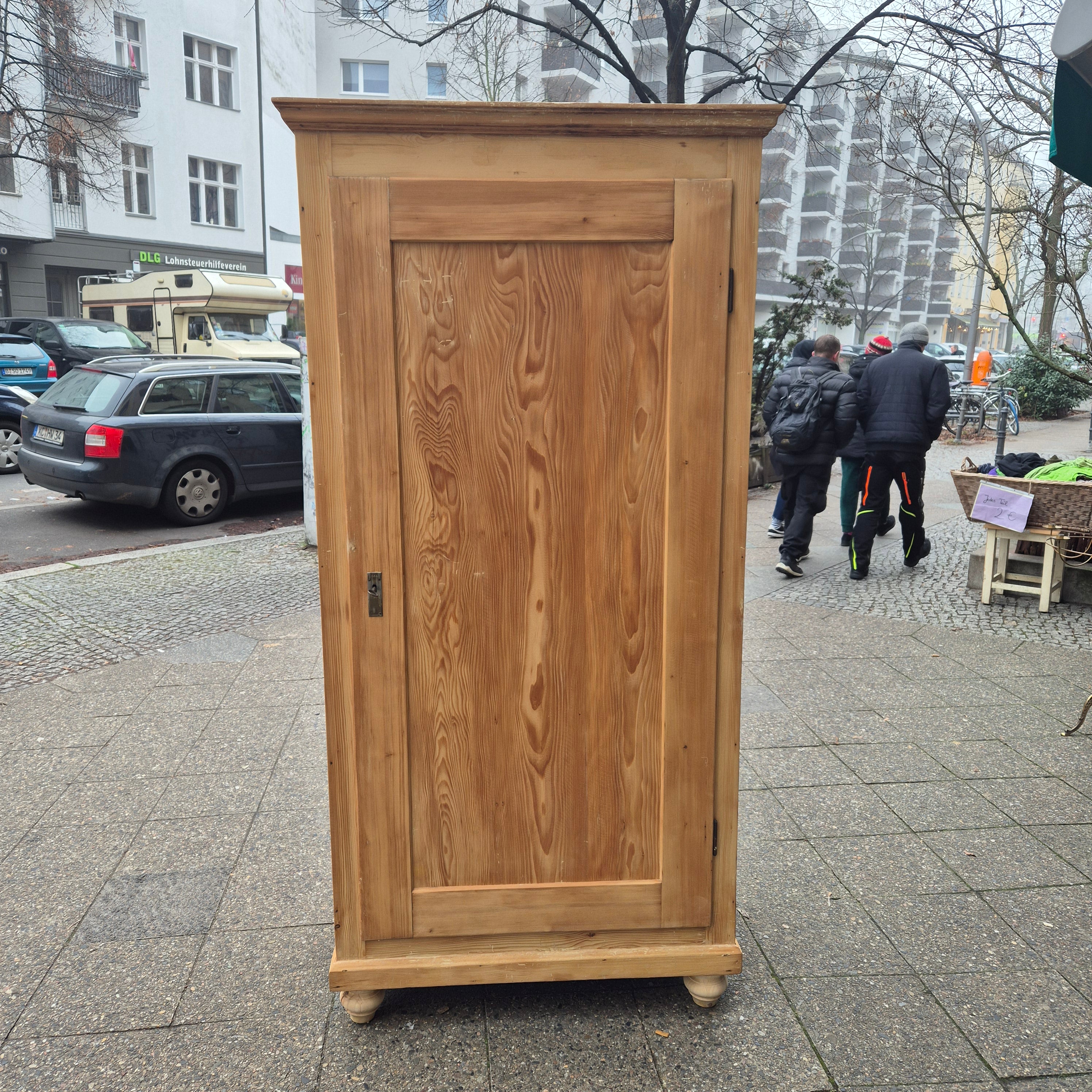 125 Jahre alter Jugendstil Kleiderschrank - aufgearbeitet - eintürig