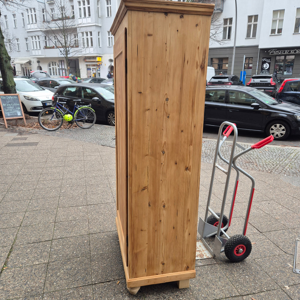 125 Jahre alter Jugendstil Kleiderschrank - aufgearbeitet - eintürig