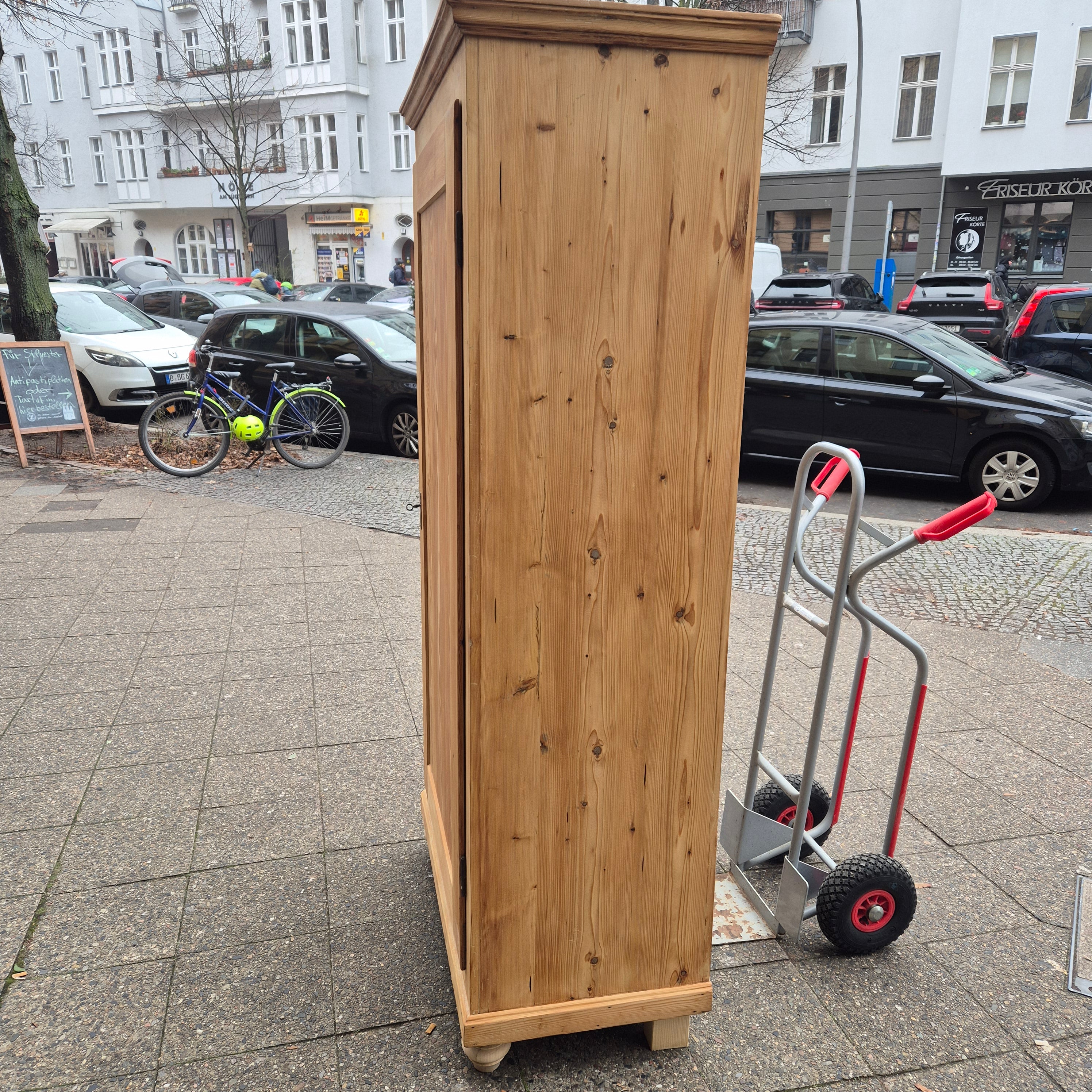 125 Jahre alter Jugendstil Kleiderschrank - aufgearbeitet - eintürig