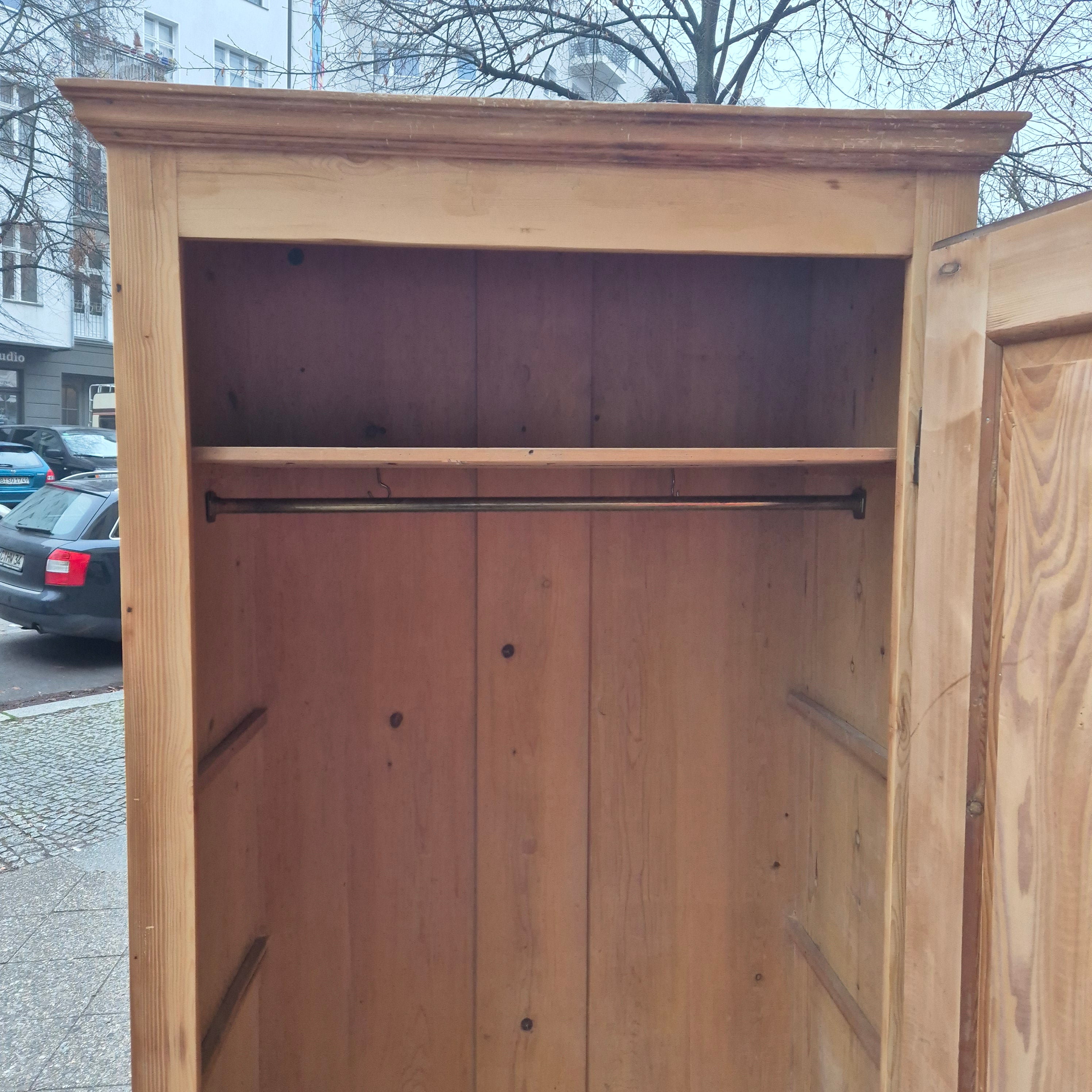 125 Jahre alter Jugendstil Kleiderschrank - aufgearbeitet - eintürig