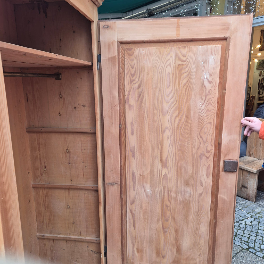 125 Jahre alter Jugendstil Kleiderschrank - aufgearbeitet - eintürig