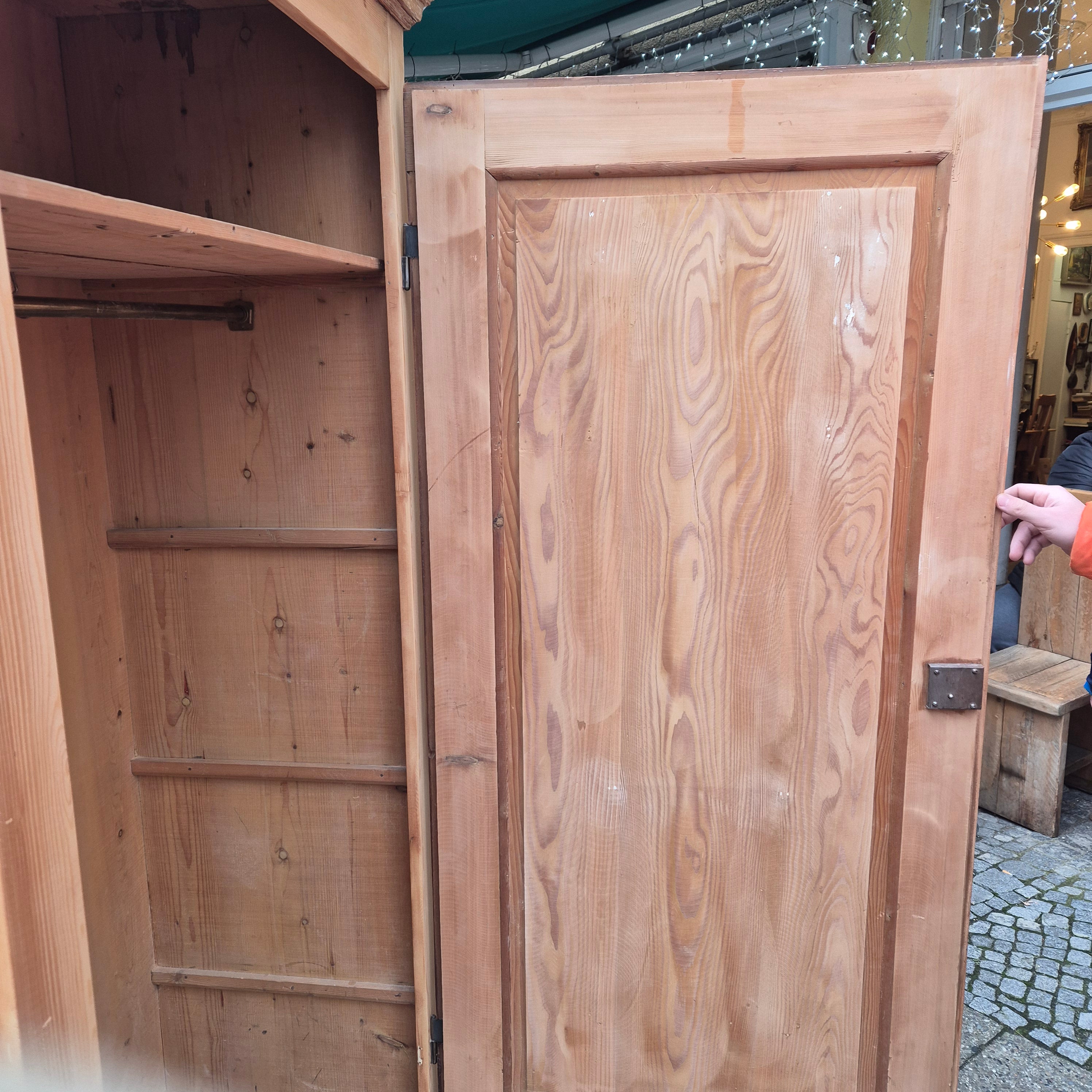 125 Jahre alter Jugendstil Kleiderschrank - aufgearbeitet - eintürig