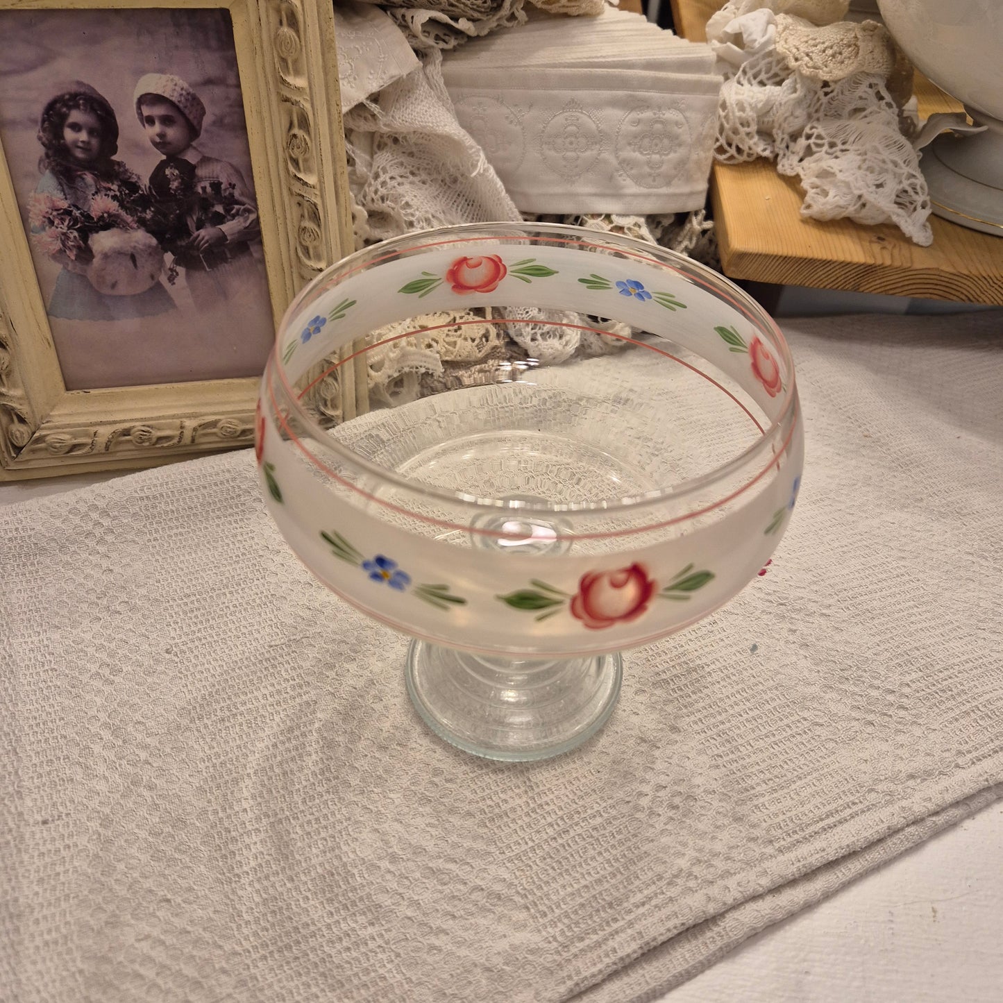 Vintage Glas Schale mit Fuß Bonbon Rosenmalerei Blumen Handbemalt