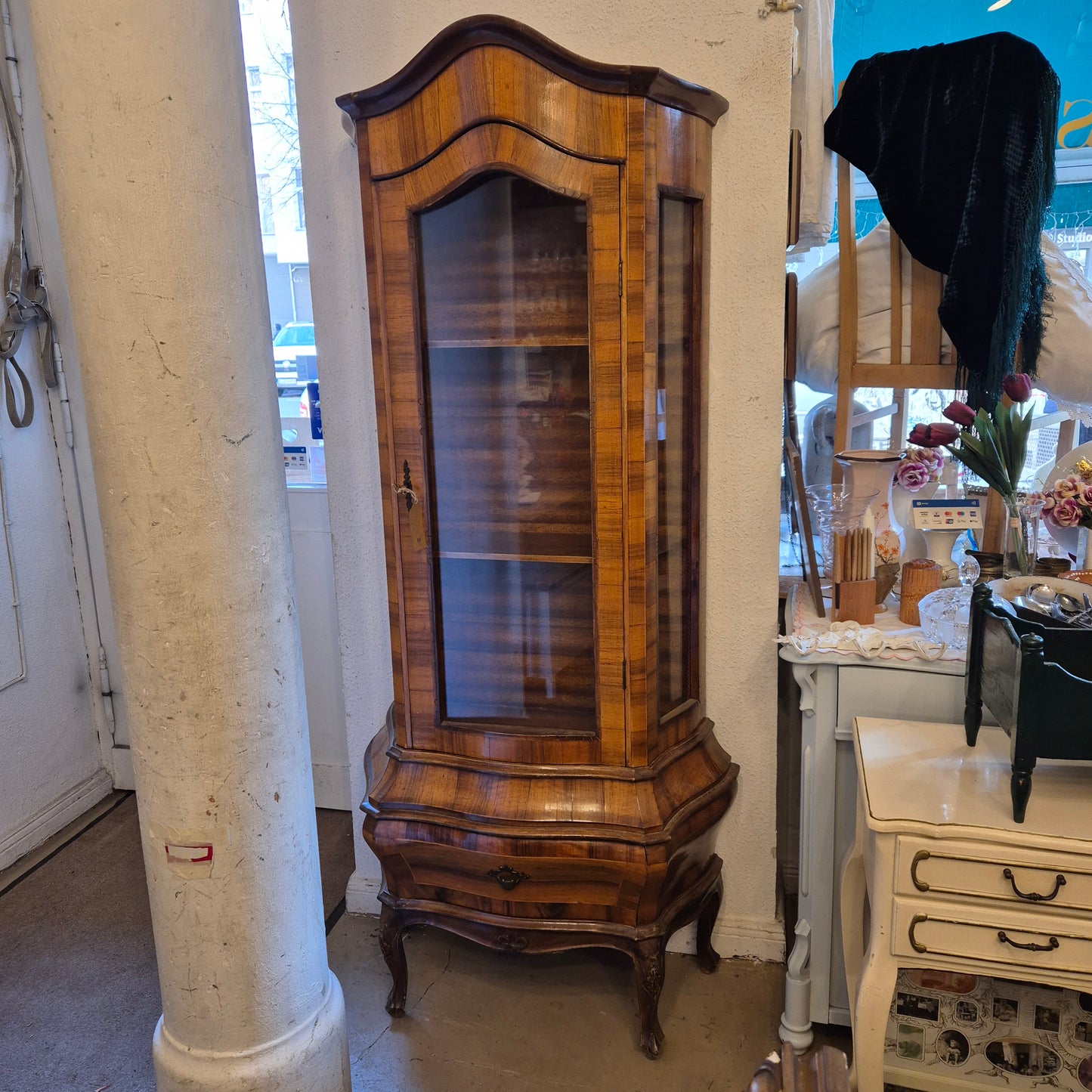 Antike Vitrine Barock Stil Glasschrank braun mit Schublade