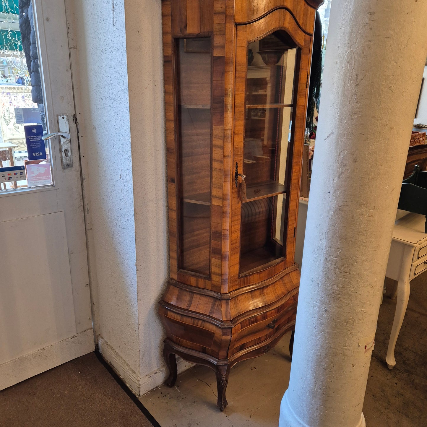 Antike Vitrine Barock Stil Glasschrank braun mit Schublade
