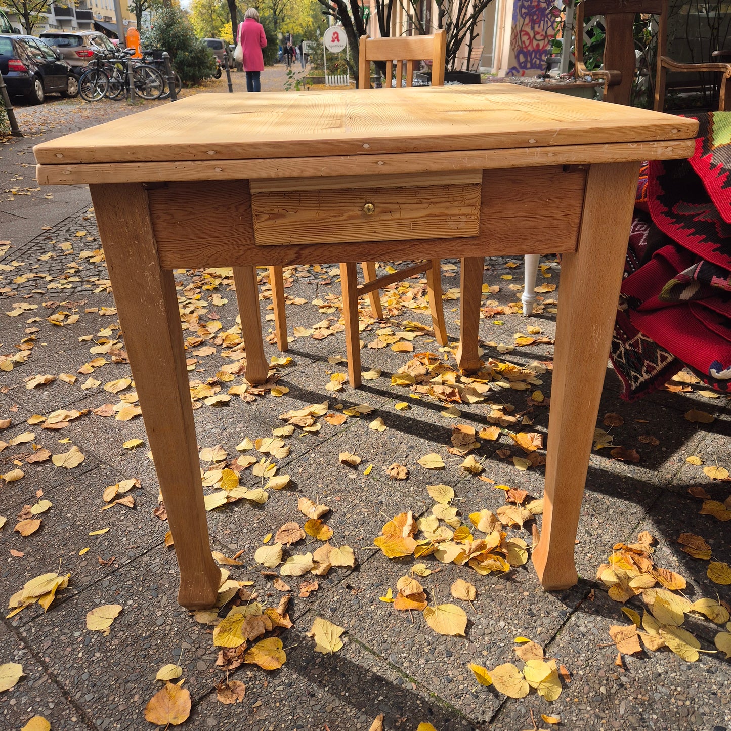 Antiker ausziehbarer Jugendstil Tisch abgeschlieffen mit Schublade Kiefernholz