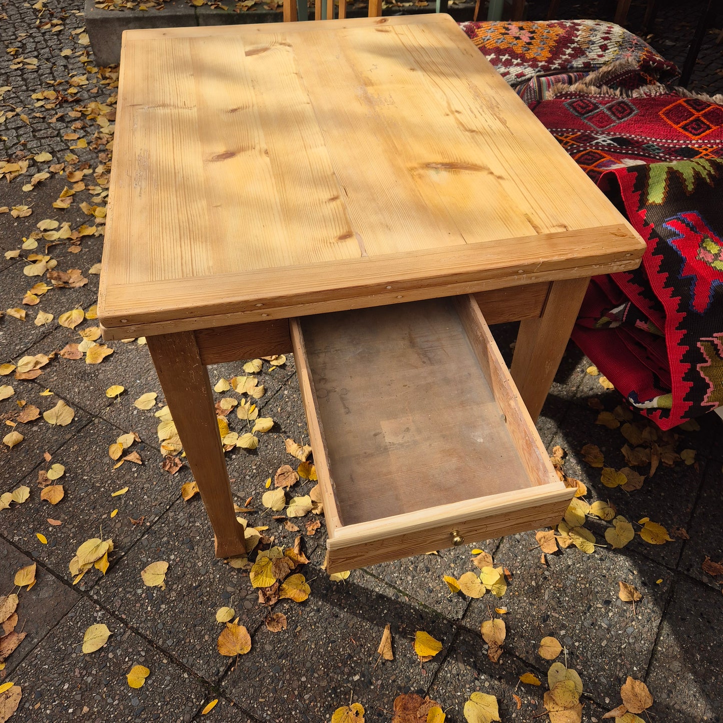 Antiker ausziehbarer Jugendstil Tisch abgeschlieffen mit Schublade Kiefernholz