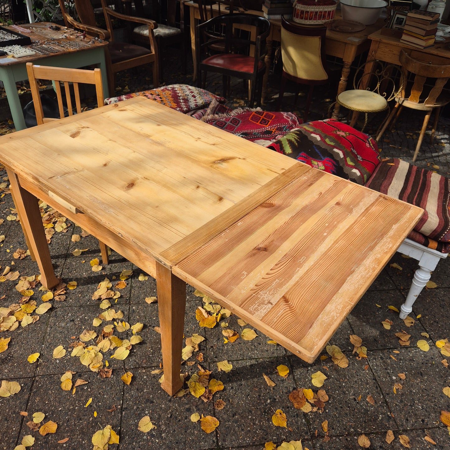 Antiker ausziehbarer Jugendstil Tisch abgeschlieffen mit Schublade Kiefernholz