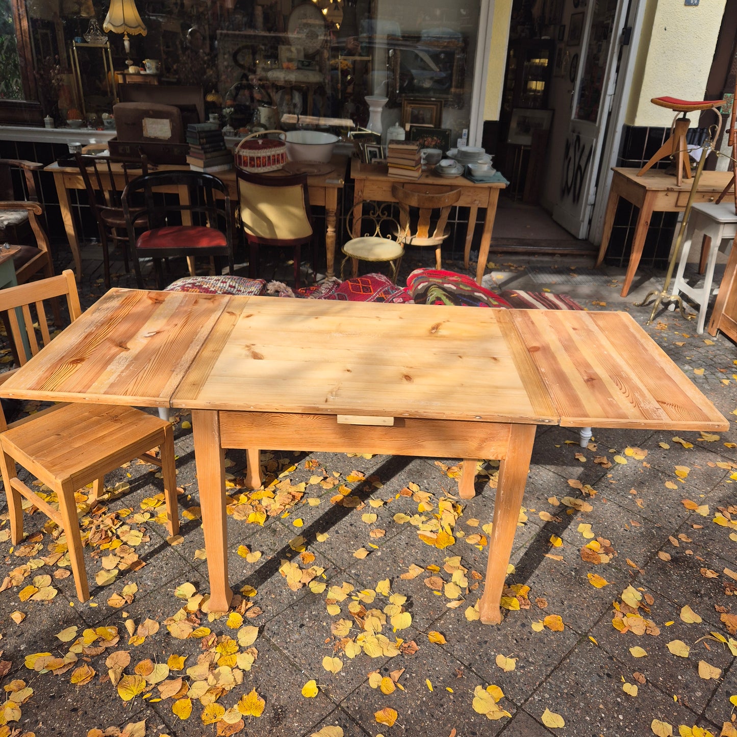 Antiker ausziehbarer Jugendstil Tisch abgeschlieffen mit Schublade Kiefernholz