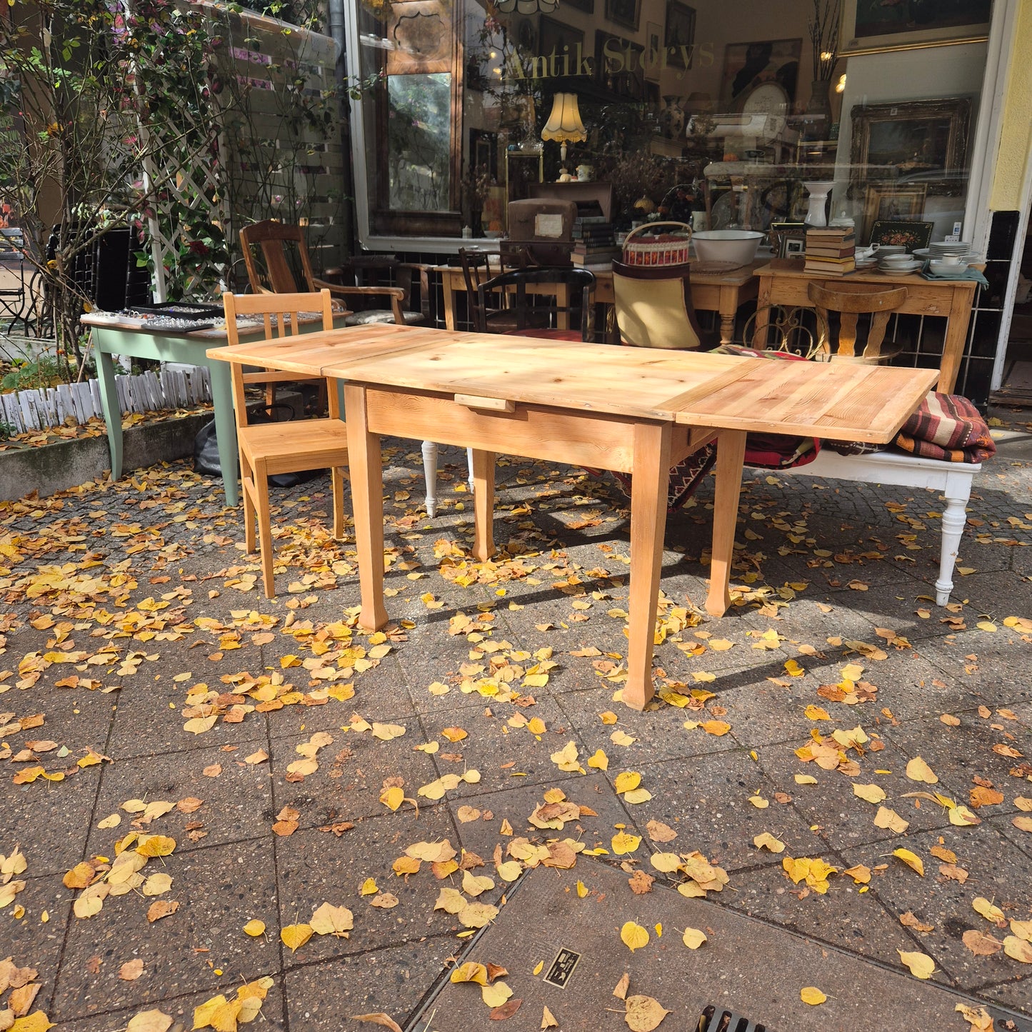 Antiker ausziehbarer Jugendstil Tisch abgeschlieffen mit Schublade Kiefernholz