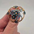 Wunderschöne große alte Brosche mit Farbabrieb Gold mit Blau