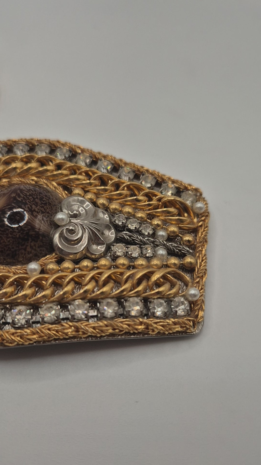 Prachtvolle 80s Gürtelschnalle – Goldene Panzerketten-Optik mit Strass & Schmuckstein