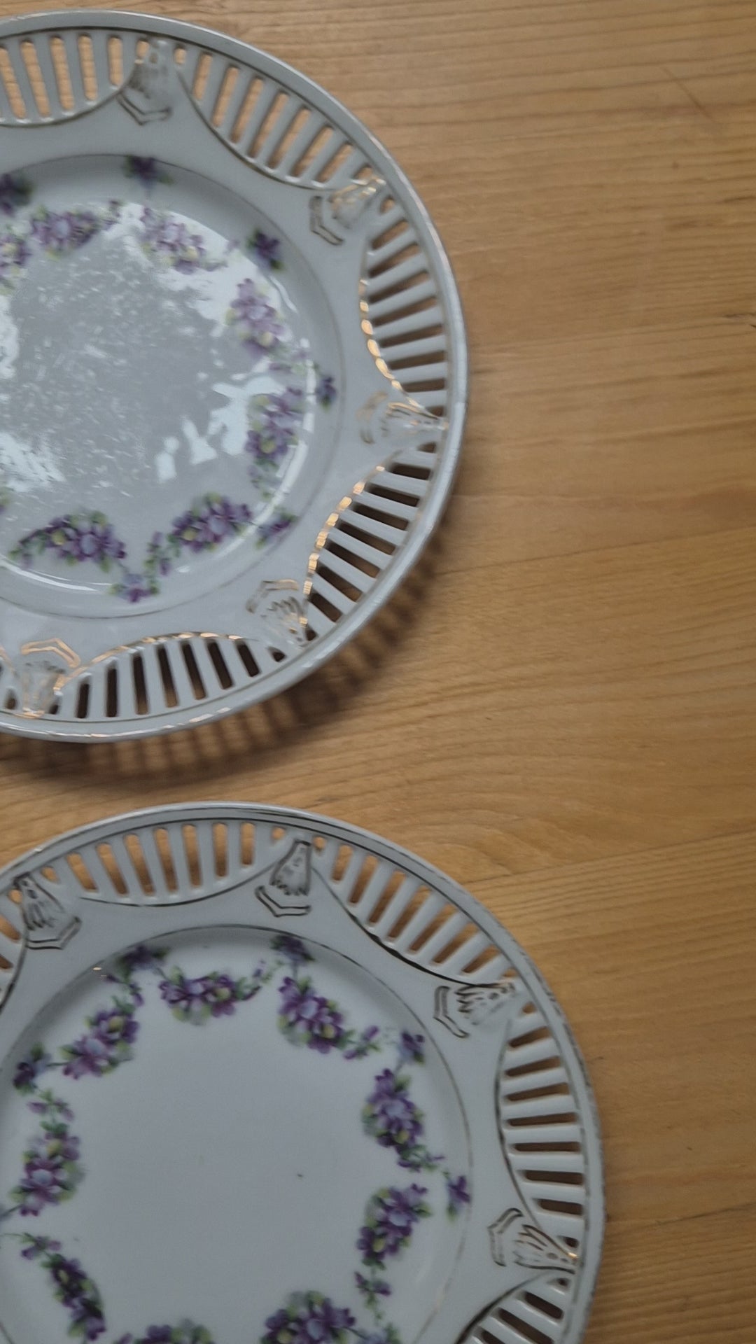 7x Antike kleine altdeutsche Dessertteller mit Durchbruchrand und handgemalten Blumen