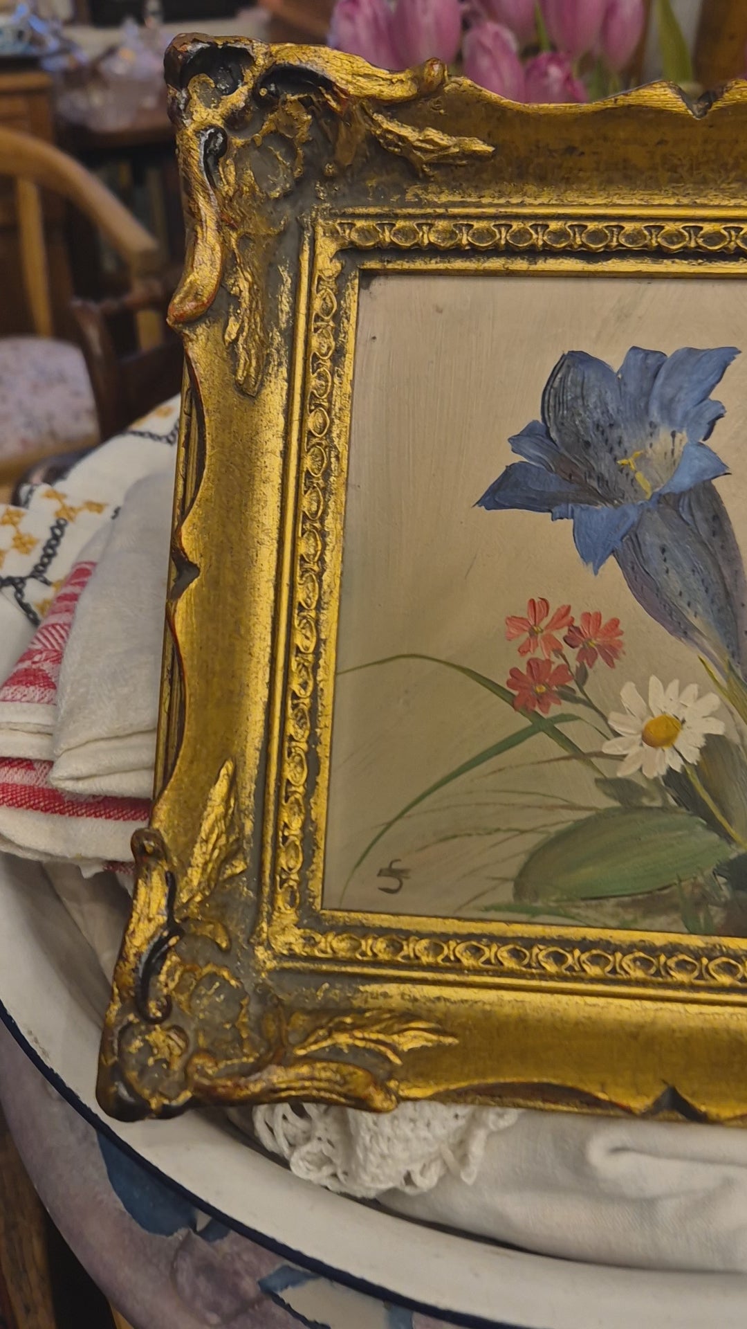 Altes gerahmtes Blumenbild blauer Enzian im Barock Stil Ölmalerei