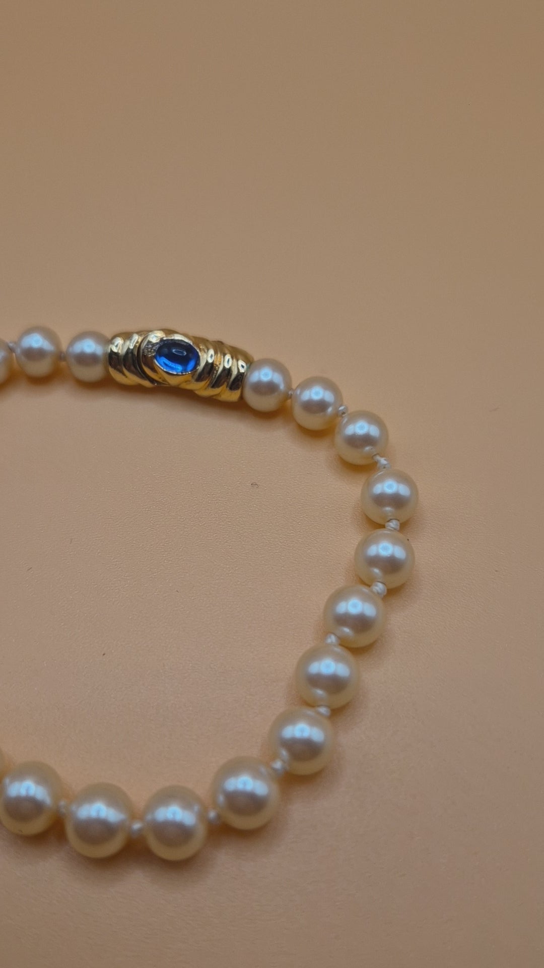 Vintage unechtes Perlenarmband mit blauem Stein 80er Jahre