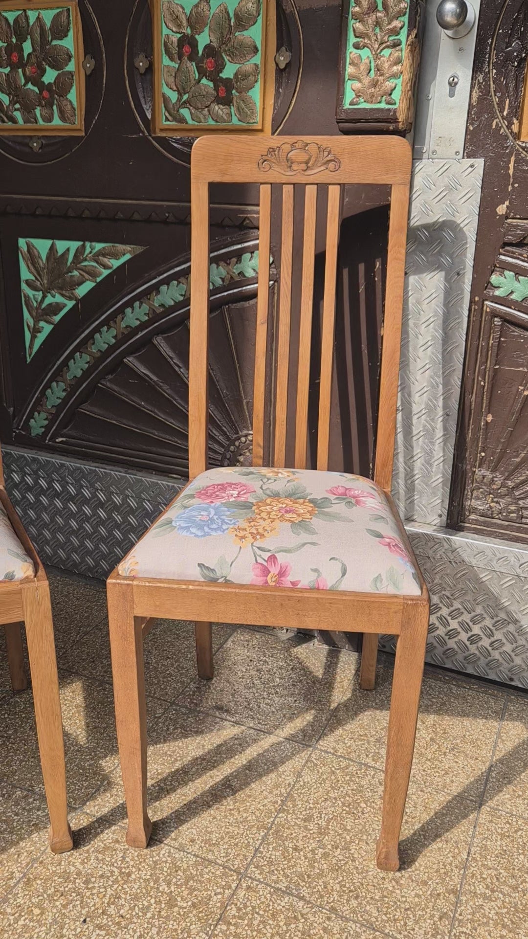 Jugendstil Stuhl Eiche Vollholz Küchenstuhl aufgearbeitet mit Blumenschnitzerein & neuem Polster