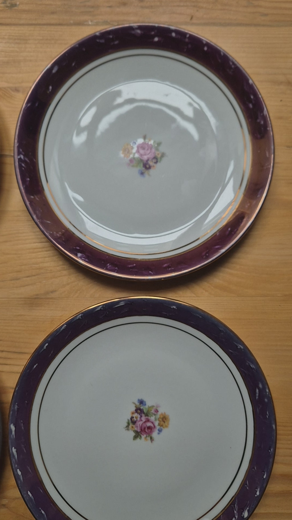 6x Antike Kuchenteller Blumendekor weiß mit lila Goldrand