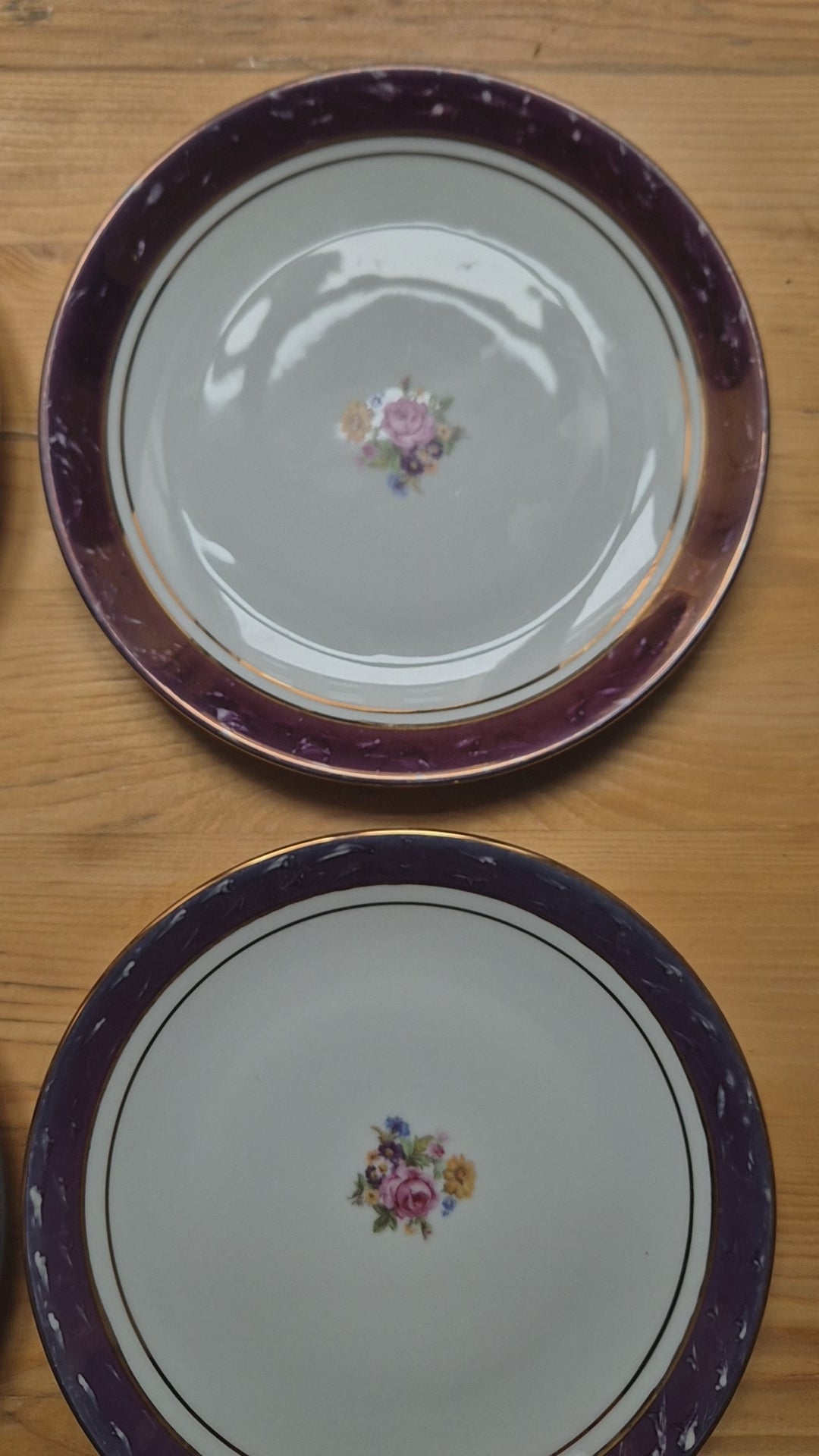 6x Antike Kuchenteller Blumendekor weiß mit lila Goldrand