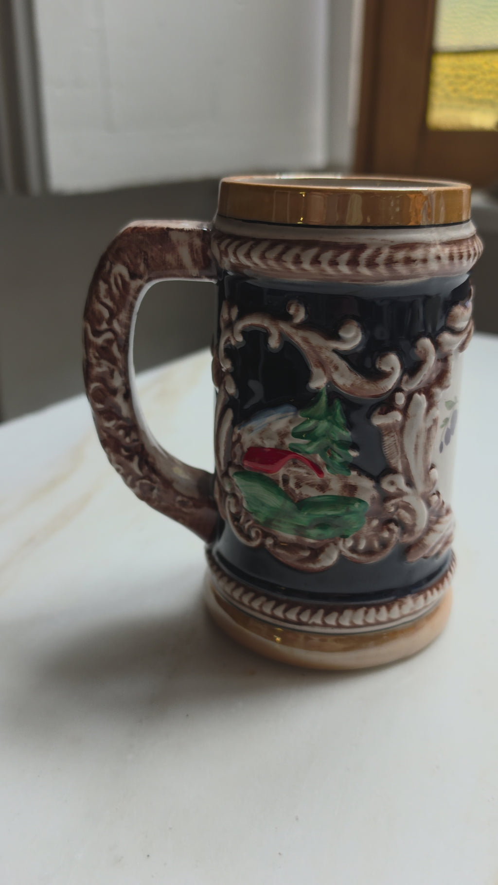 Vintage Keramik-Bierkrug mit Blumendekor