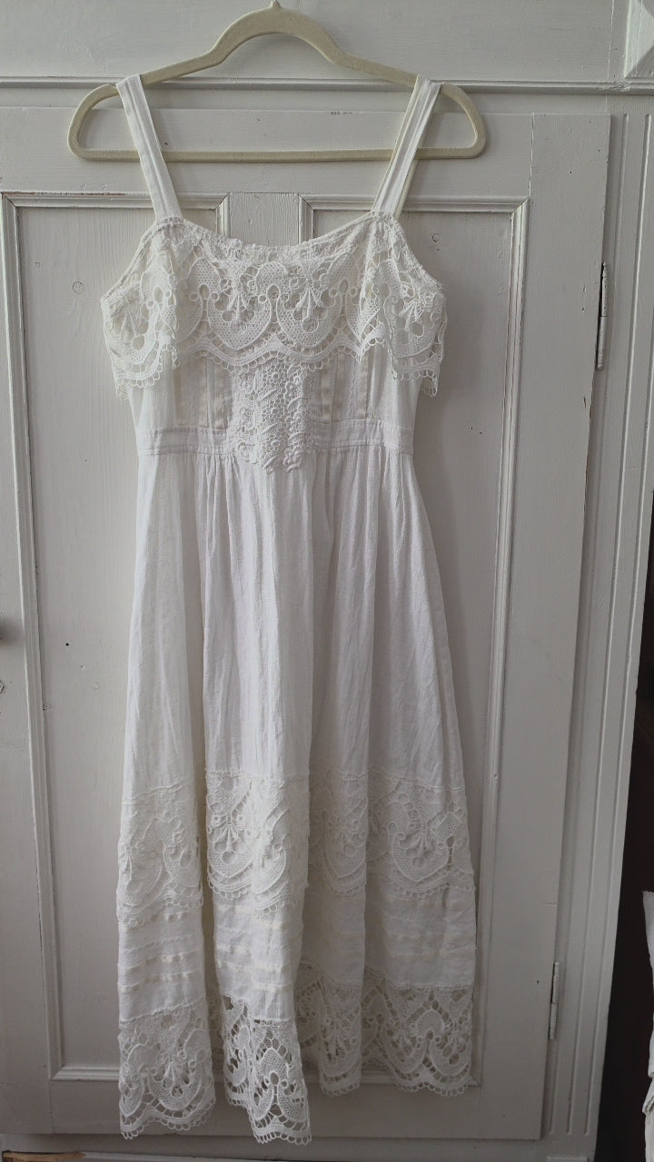 Romantisches Vintage Trägerkleid – Weißes Halbleinen & Spitze (Handgemachtes Unikat)